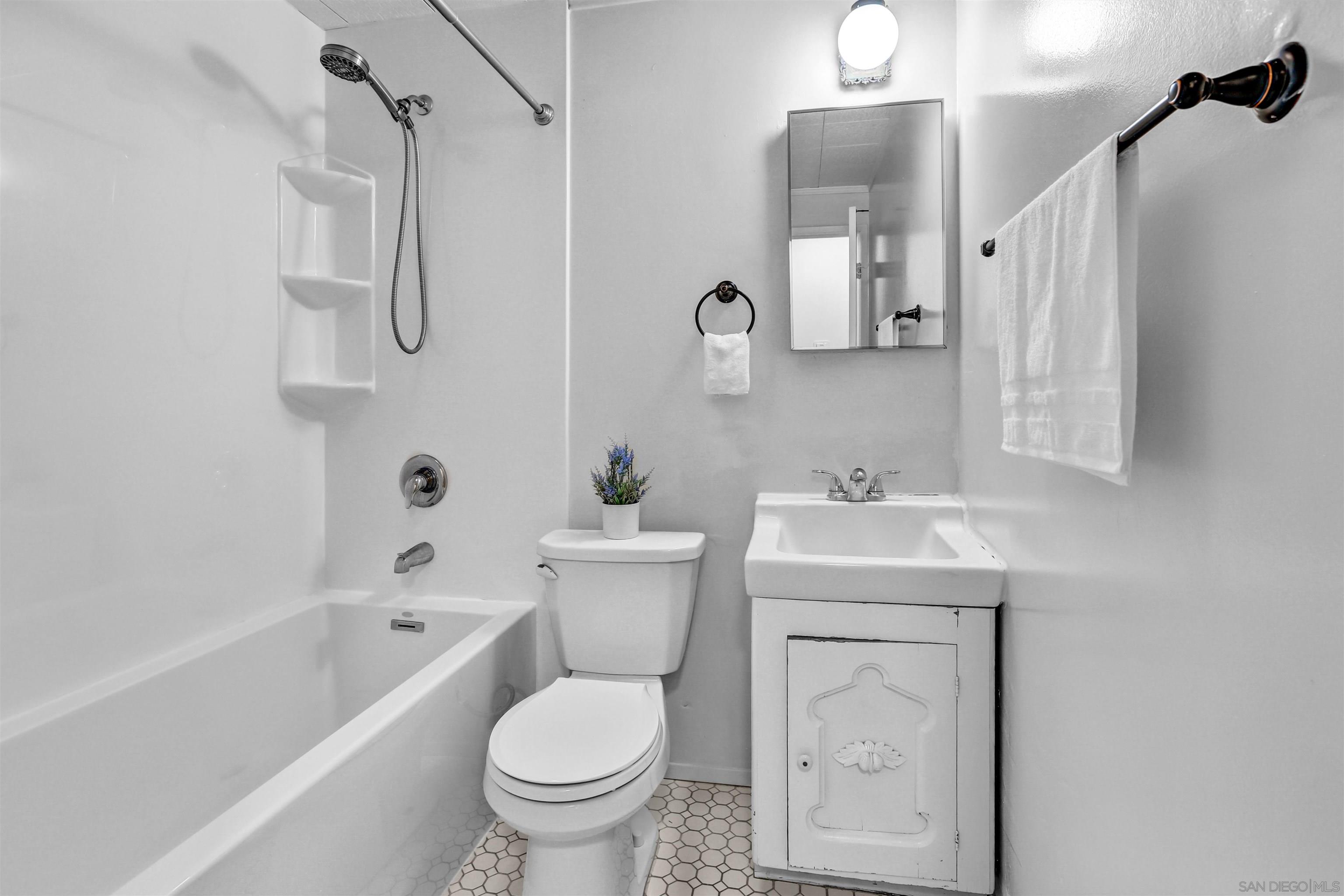 Detail Gallery Image 25 of 29 For 3228  Mobley Street, San Diego,  CA 92123 - 3 Beds | 3 Baths