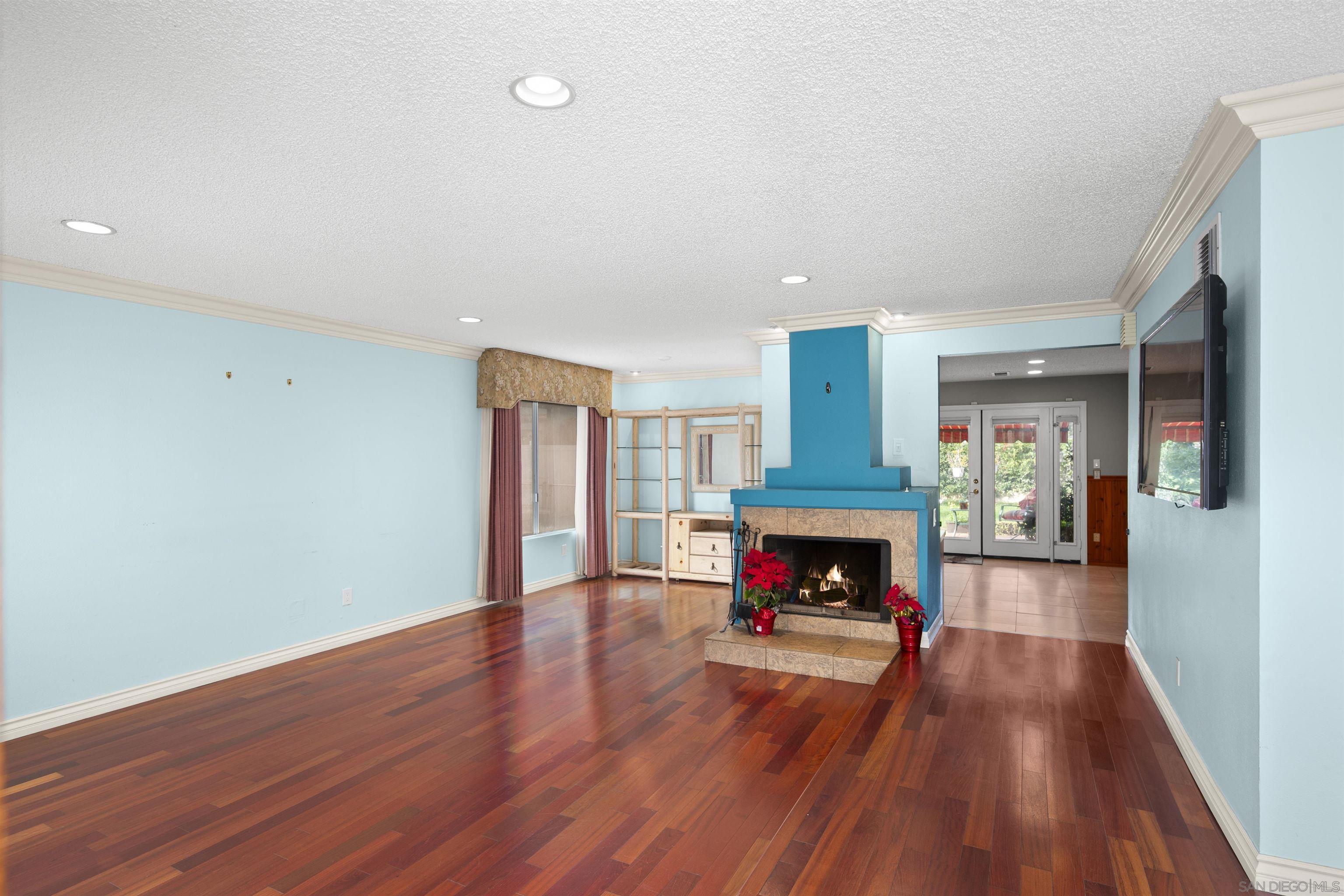 Detail Gallery Image 4 of 45 For 6690  Gullstrand St, San Diego,  CA 92122 - 4 Beds | 2 Baths