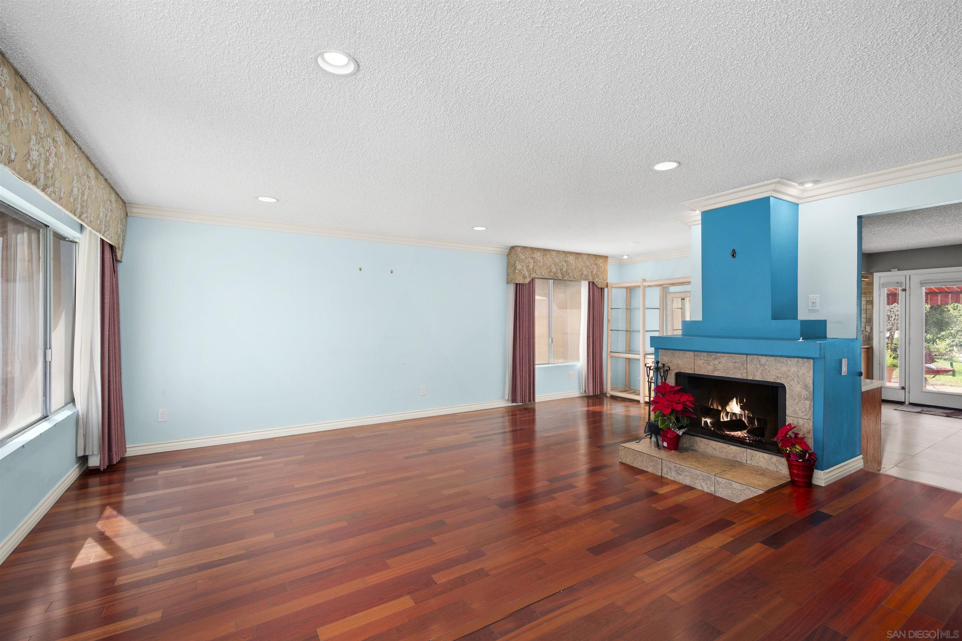 Detail Gallery Image 6 of 45 For 6690  Gullstrand St, San Diego,  CA 92122 - 4 Beds | 2 Baths