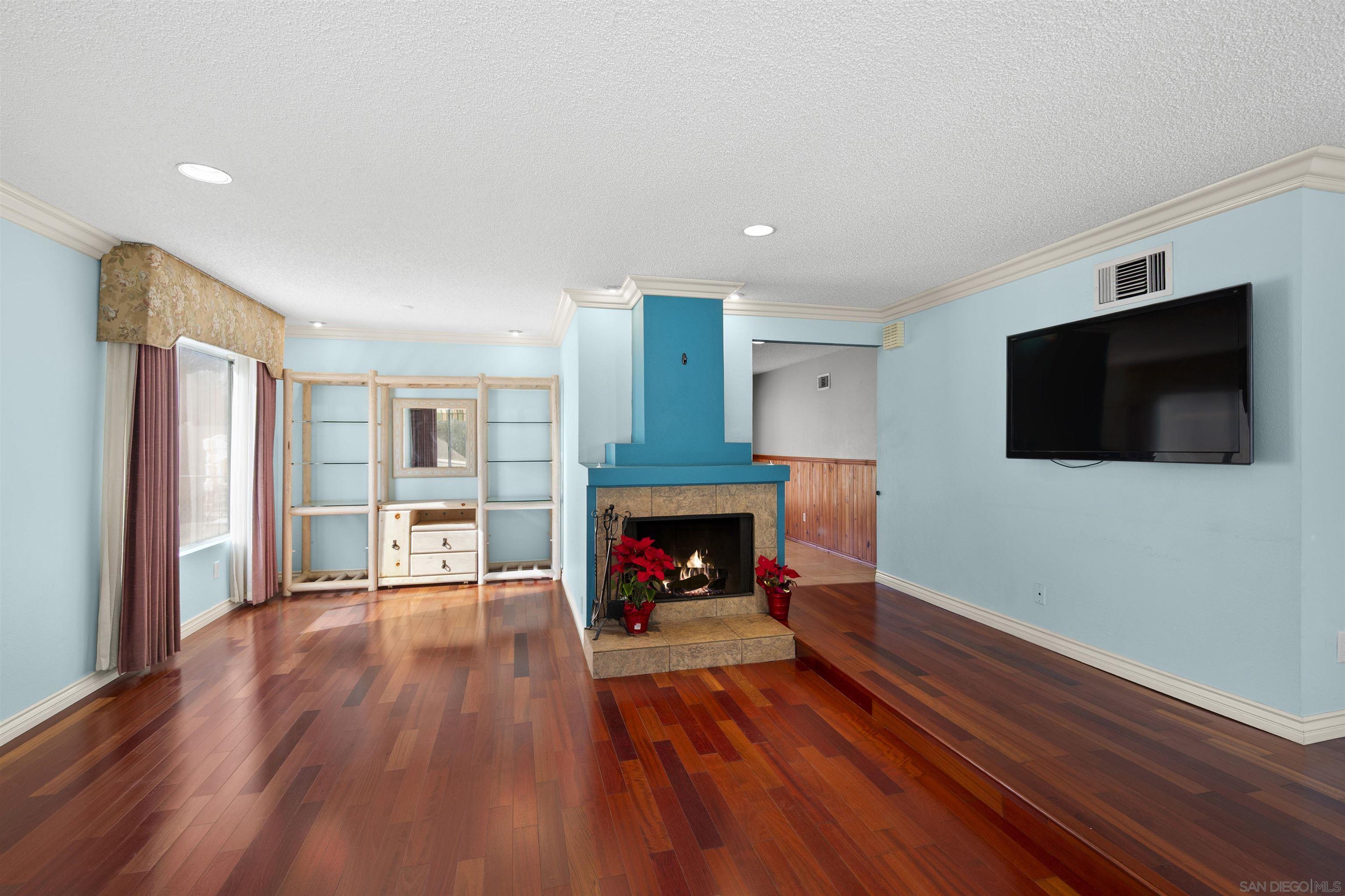 Detail Gallery Image 7 of 45 For 6690  Gullstrand St, San Diego,  CA 92122 - 4 Beds | 2 Baths