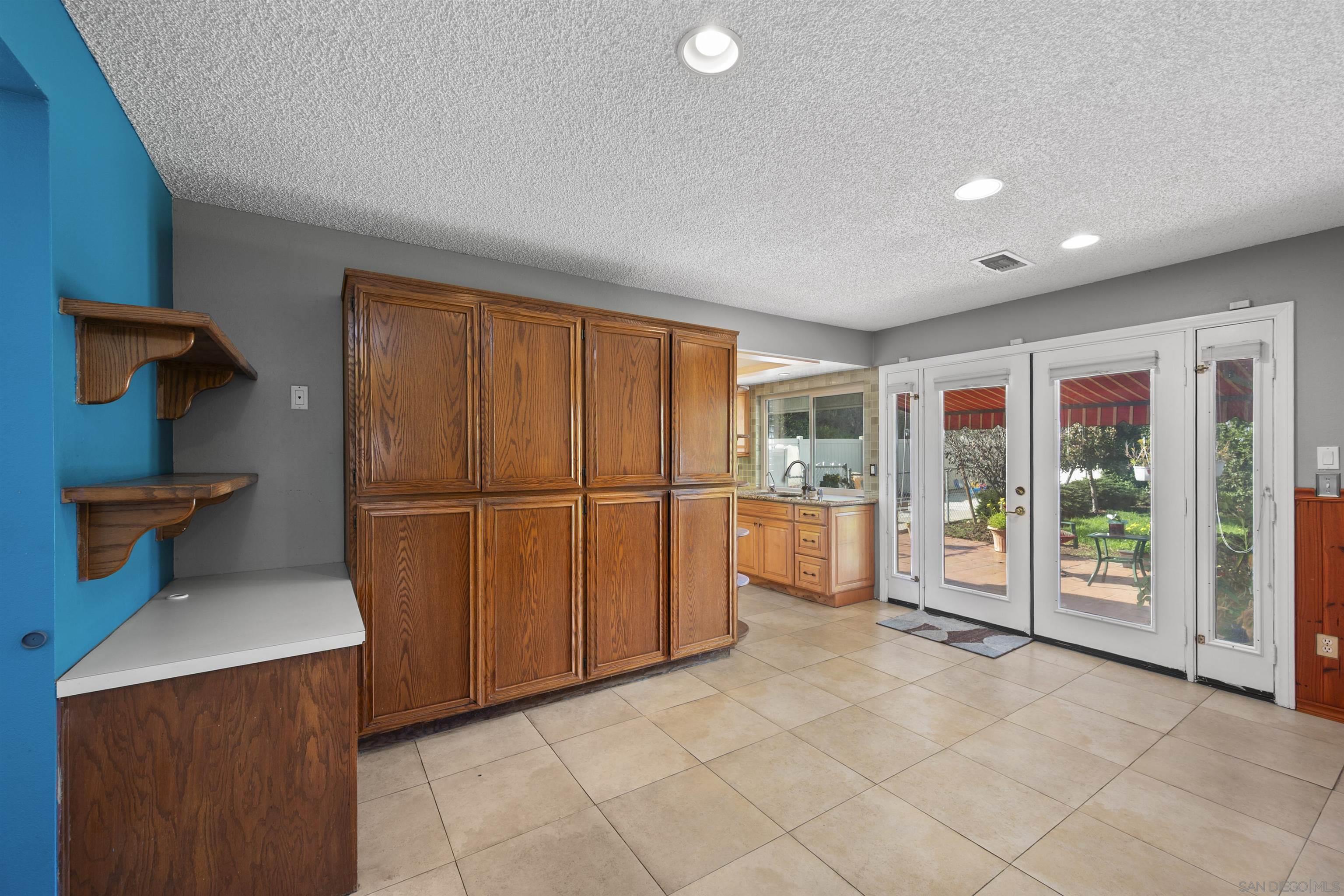 Detail Gallery Image 10 of 45 For 6690  Gullstrand St, San Diego,  CA 92122 - 4 Beds | 2 Baths
