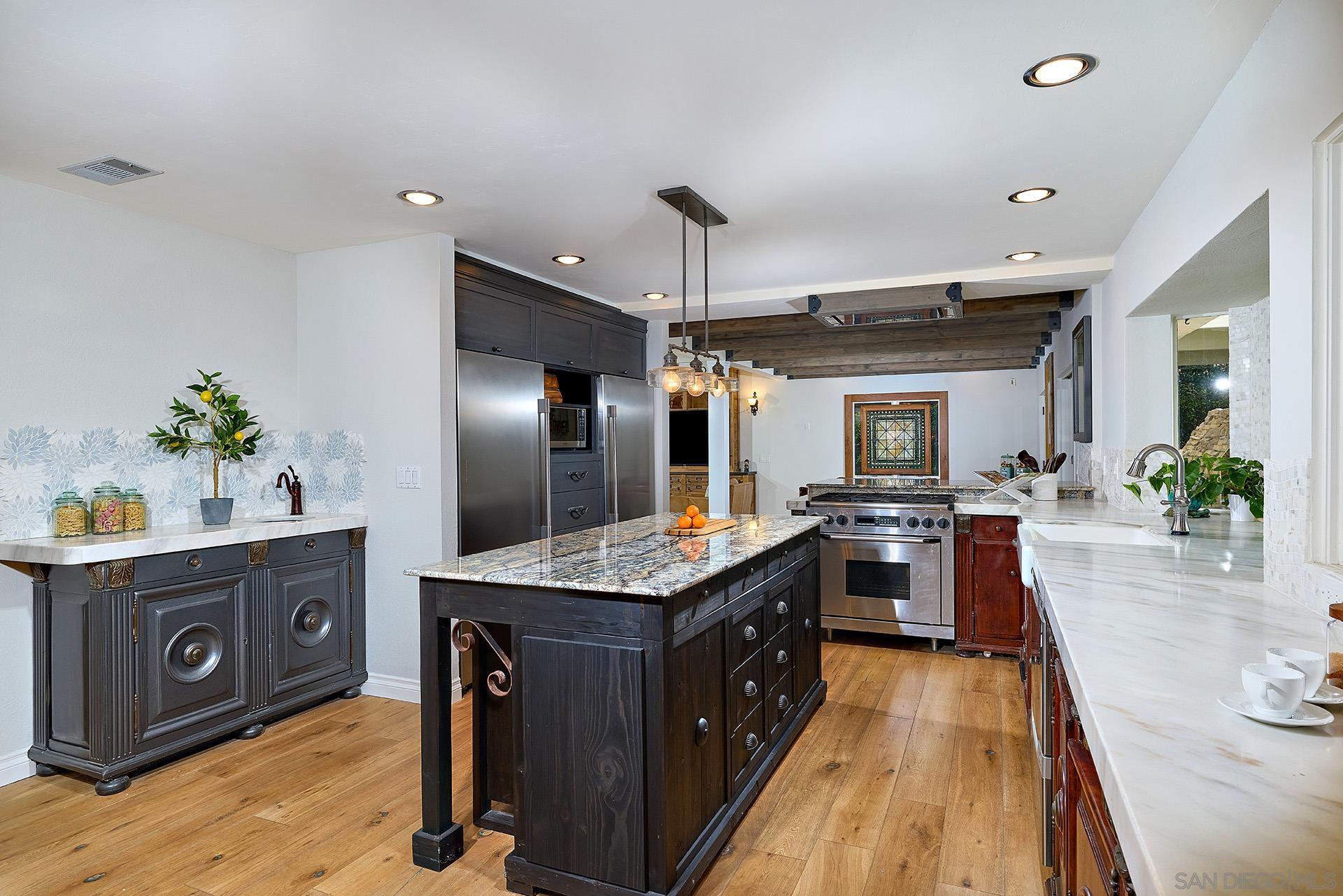 Detail Gallery Image 11 of 49 For 10616  Falcon Rim Pt, San Diego,  CA 92131 - 5 Beds | 2/1 Baths