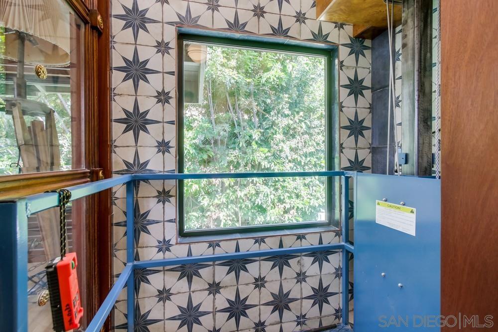 Detail Gallery Image 35 of 49 For 10616  Falcon Rim Pt, San Diego,  CA 92131 - 5 Beds | 2/1 Baths