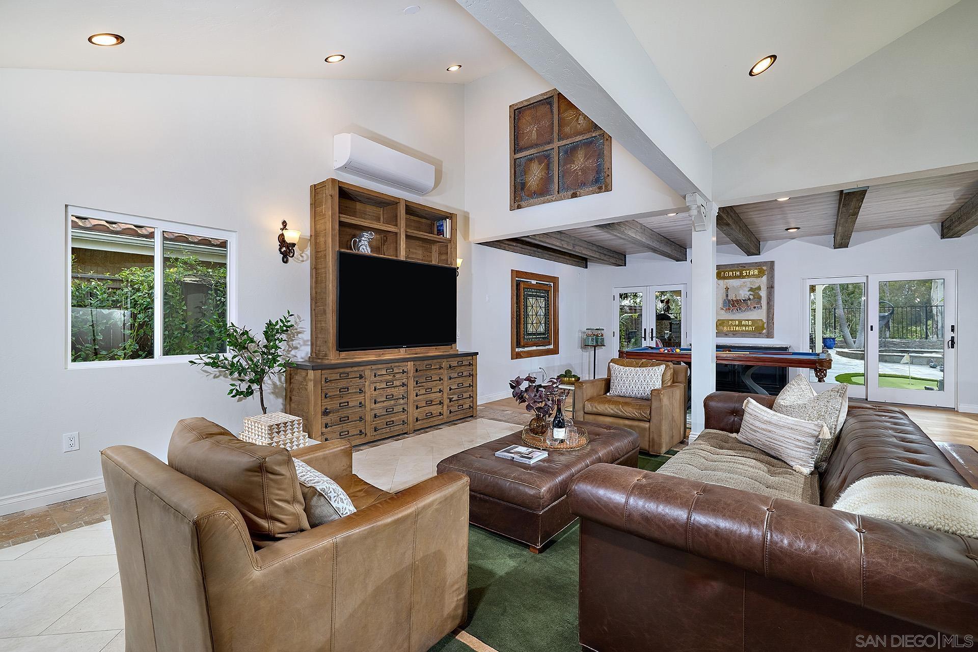 Detail Gallery Image 7 of 49 For 10616  Falcon Rim Pt, San Diego,  CA 92131 - 5 Beds | 2/1 Baths