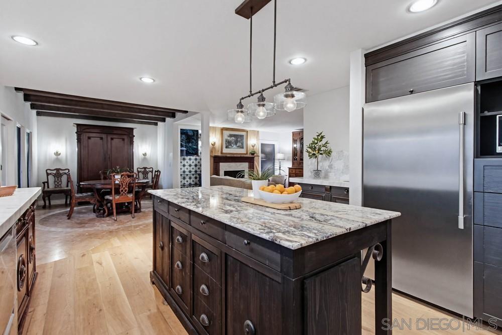 Detail Gallery Image 10 of 49 For 10616  Falcon Rim Pt, San Diego,  CA 92131 - 5 Beds | 2/1 Baths