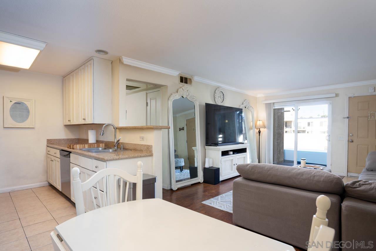 Detail Gallery Image 3 of 27 For 180  Chambers St  #4,  El Cajon,  CA 92020 - 2 Beds | 2 Baths