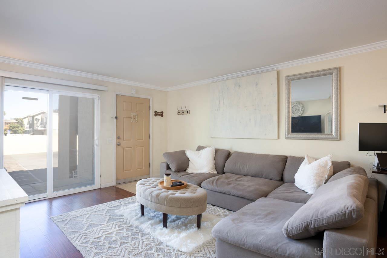 Detail Gallery Image 4 of 27 For 180  Chambers St  #4,  El Cajon,  CA 92020 - 2 Beds | 2 Baths