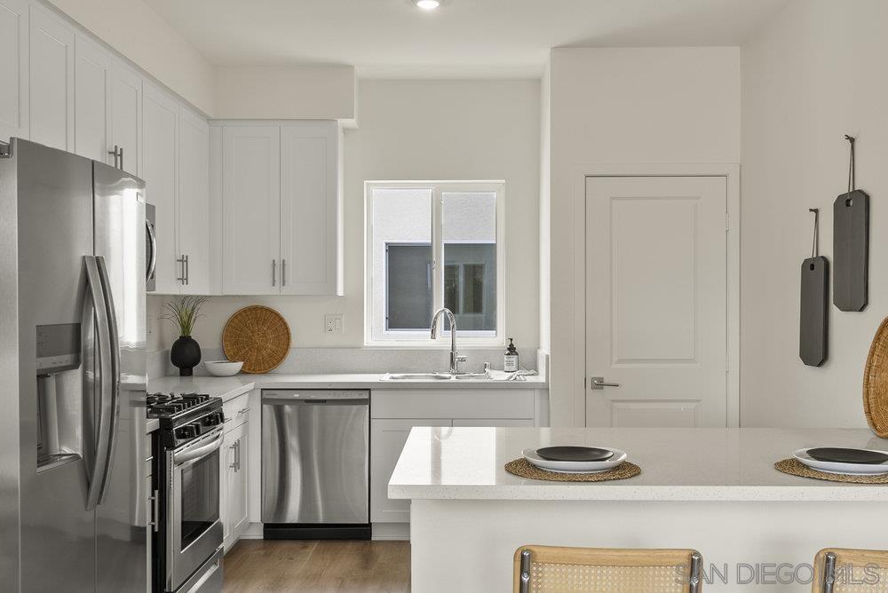 Detail Gallery Image 14 of 53 For 8182  Golden Ave, Lemon Grove,  CA 91945 - 3 Beds | 3 Baths