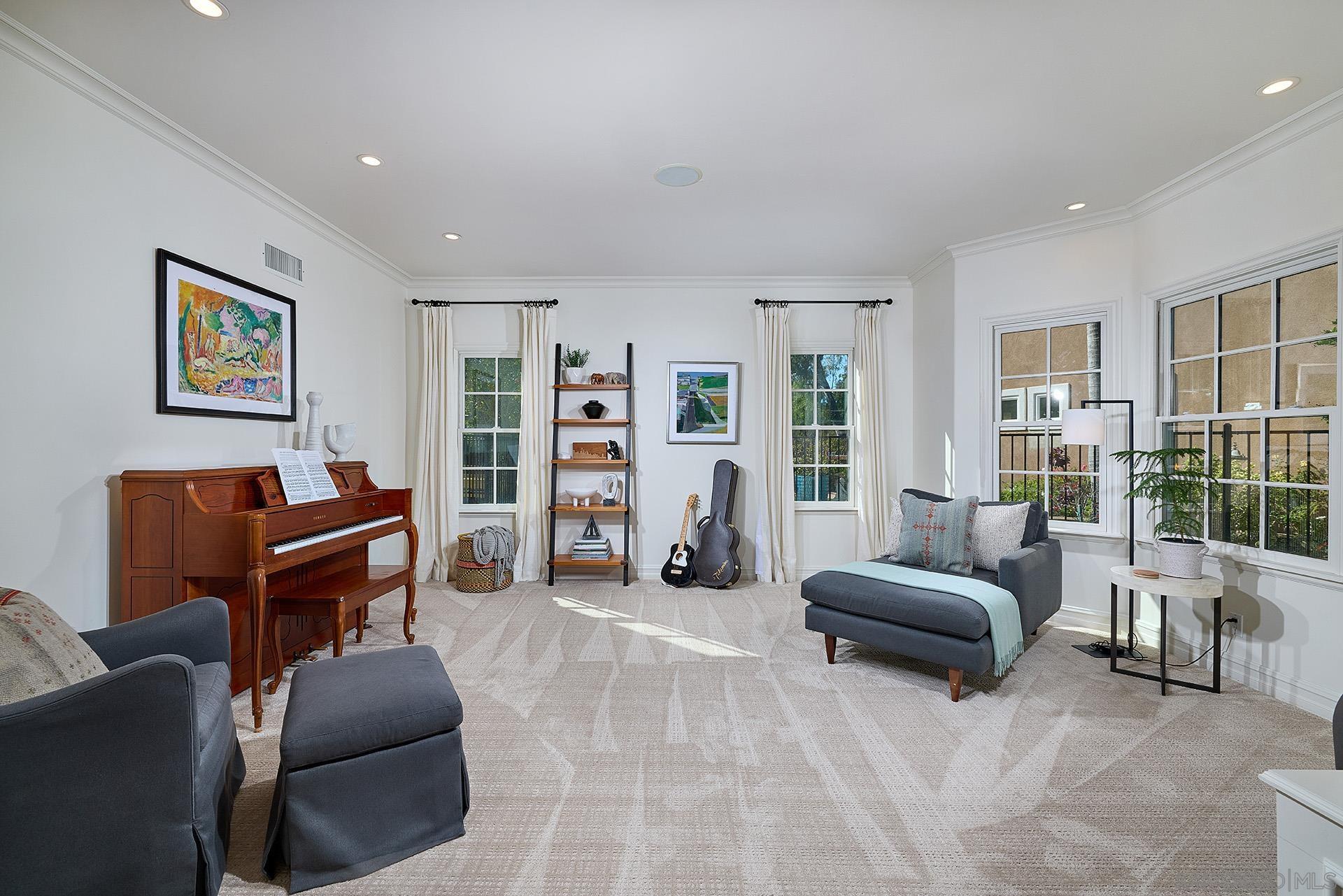 Detail Gallery Image 6 of 52 For 10154  Pinecastle St, San Diego,  CA 92131 - 4 Beds | 3/1 Baths