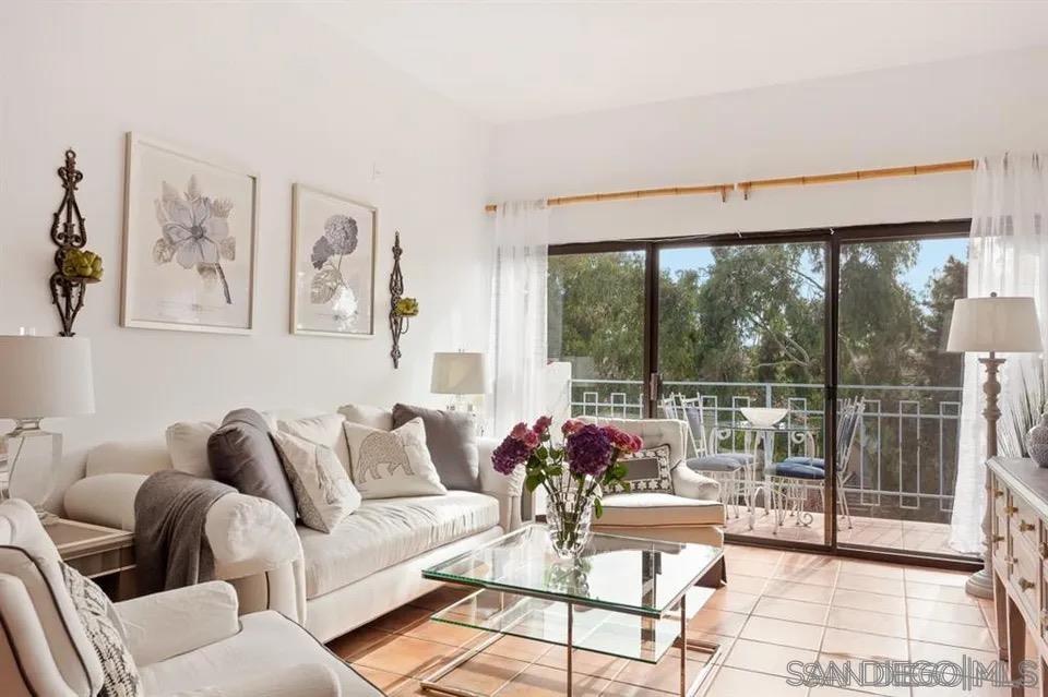 Detail Gallery Image 2 of 9 For 8328  Regents Road  3g, San Diego,  CA 92122 - 2 Beds | 2 Baths