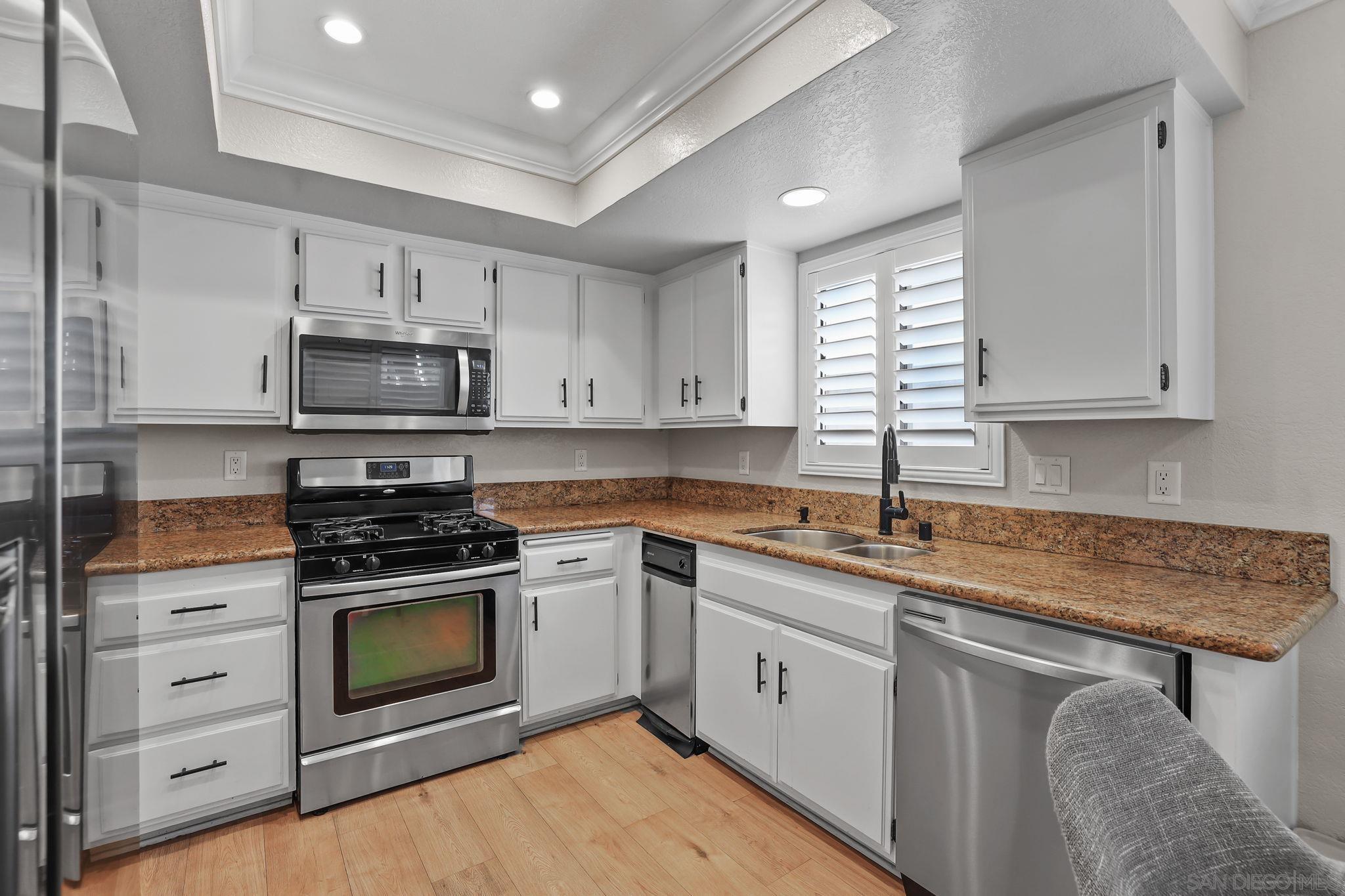 Detail Gallery Image 10 of 27 For 14927  Condon Ave  #9,  Lawndale,  CA 90260 - 3 Beds | 2/1 Baths