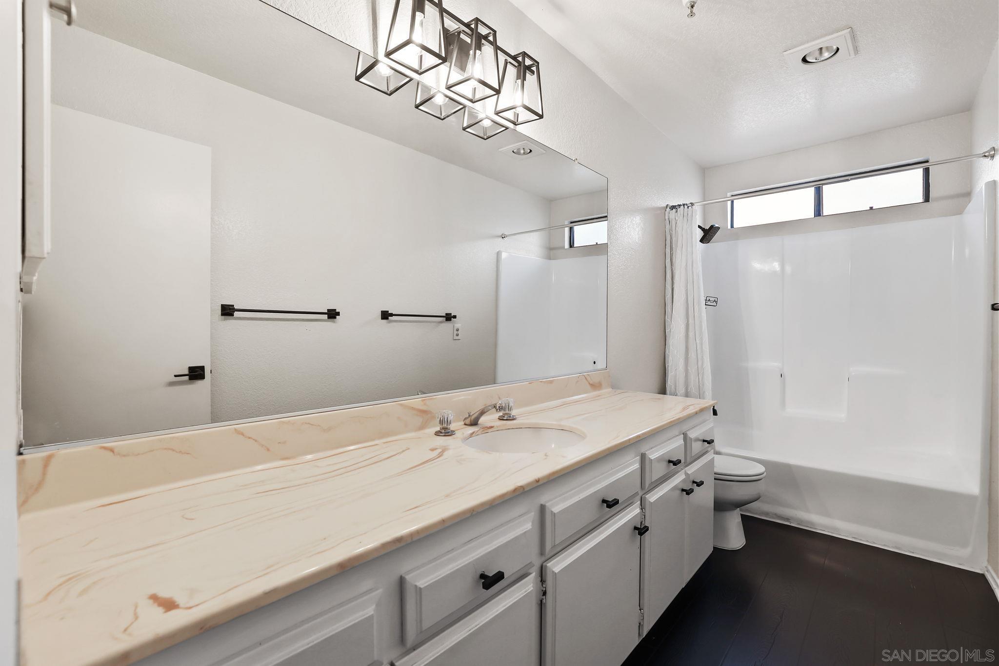 Detail Gallery Image 20 of 27 For 14927  Condon Ave  #9,  Lawndale,  CA 90260 - 3 Beds | 2/1 Baths