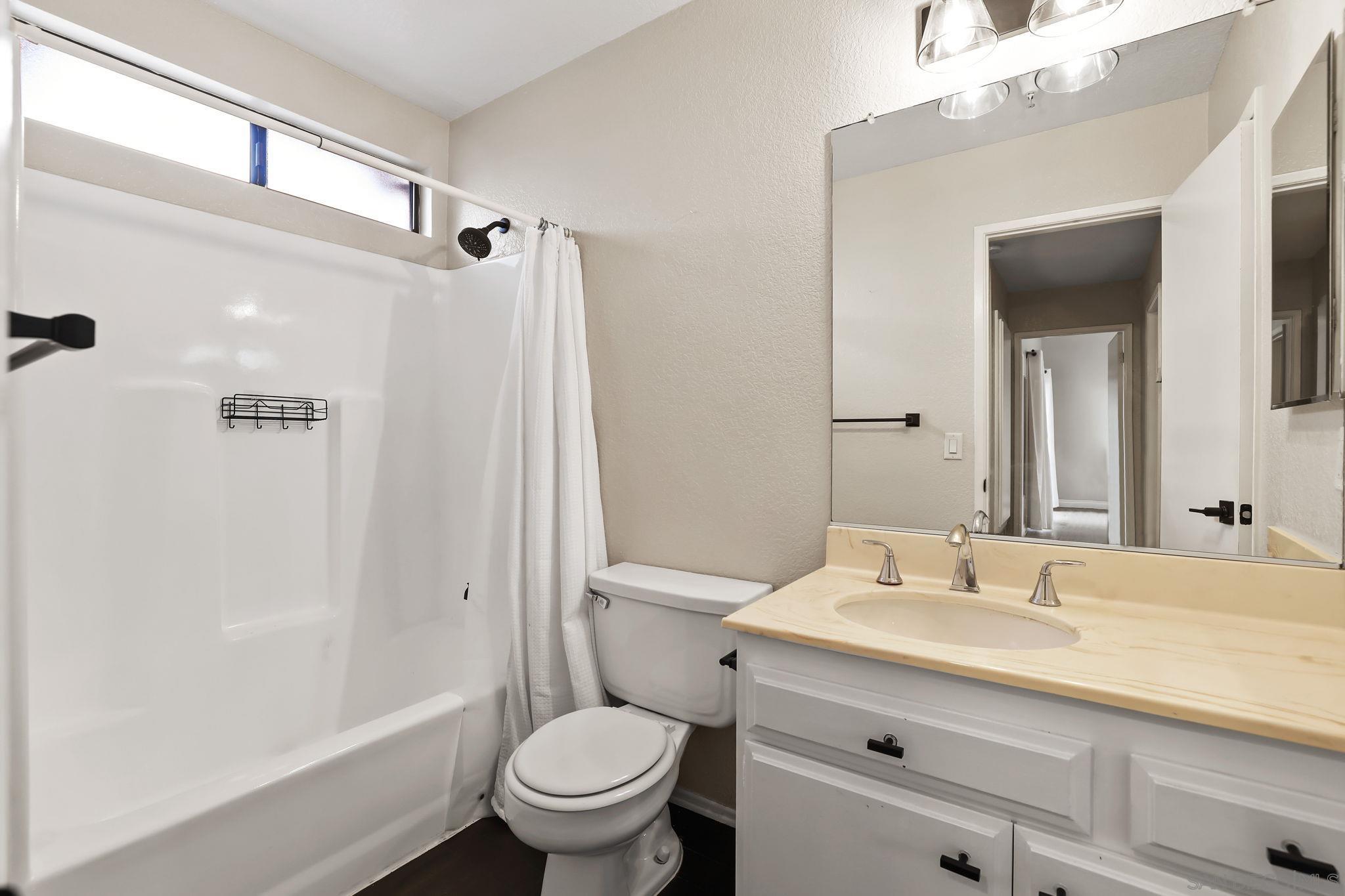 Detail Gallery Image 23 of 27 For 14927  Condon Ave  #9,  Lawndale,  CA 90260 - 3 Beds | 2/1 Baths