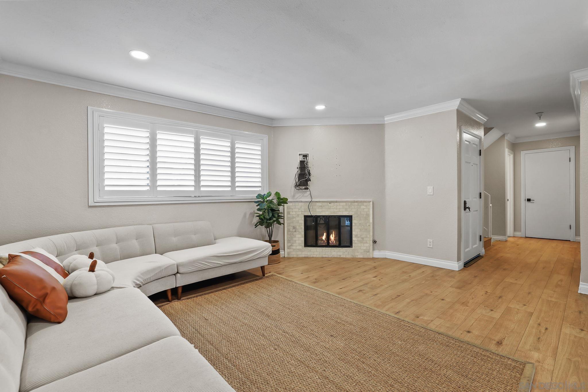 Detail Gallery Image 3 of 27 For 14927  Condon Ave  #9,  Lawndale,  CA 90260 - 3 Beds | 2/1 Baths