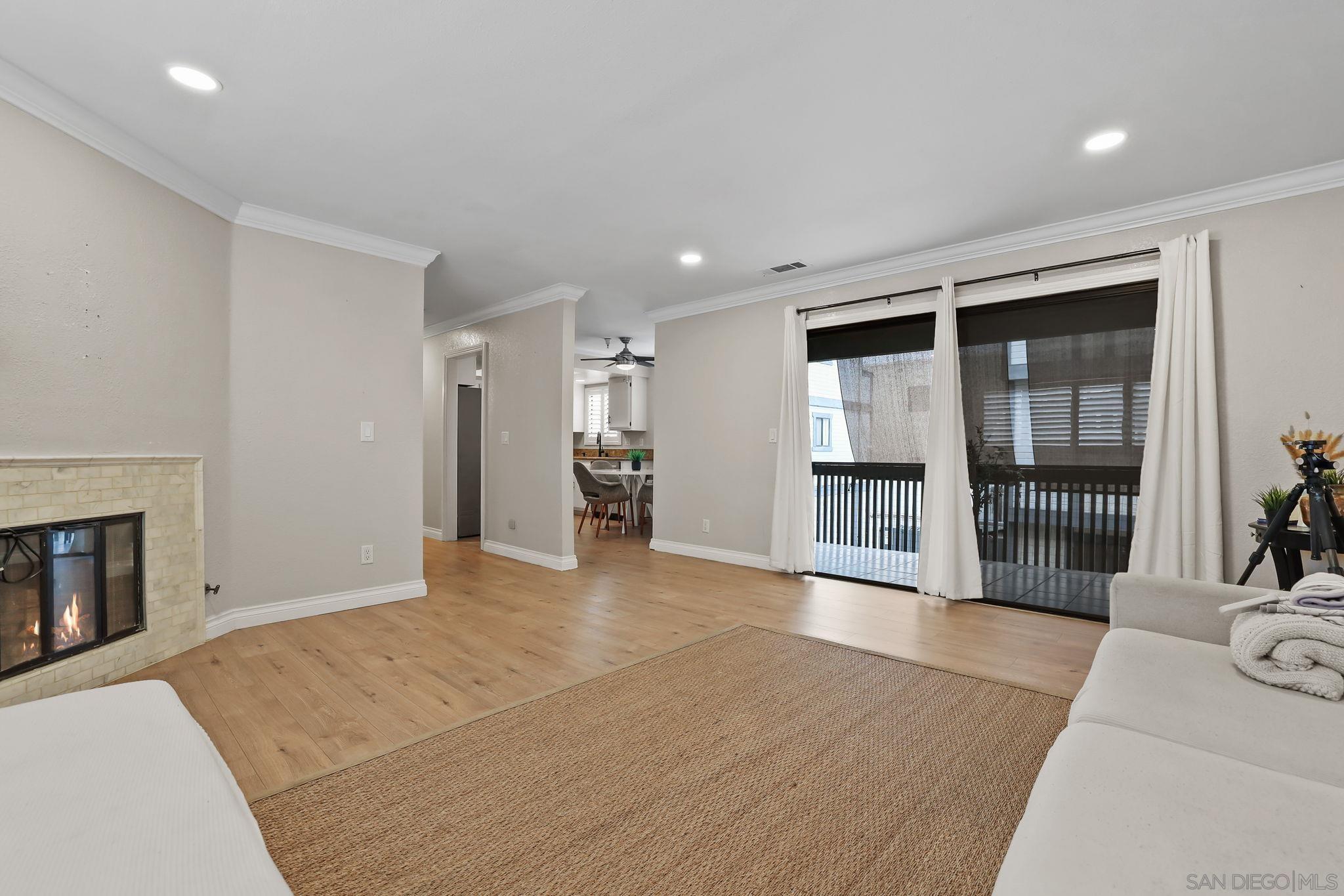 Detail Gallery Image 4 of 27 For 14927  Condon Ave  #9,  Lawndale,  CA 90260 - 3 Beds | 2/1 Baths