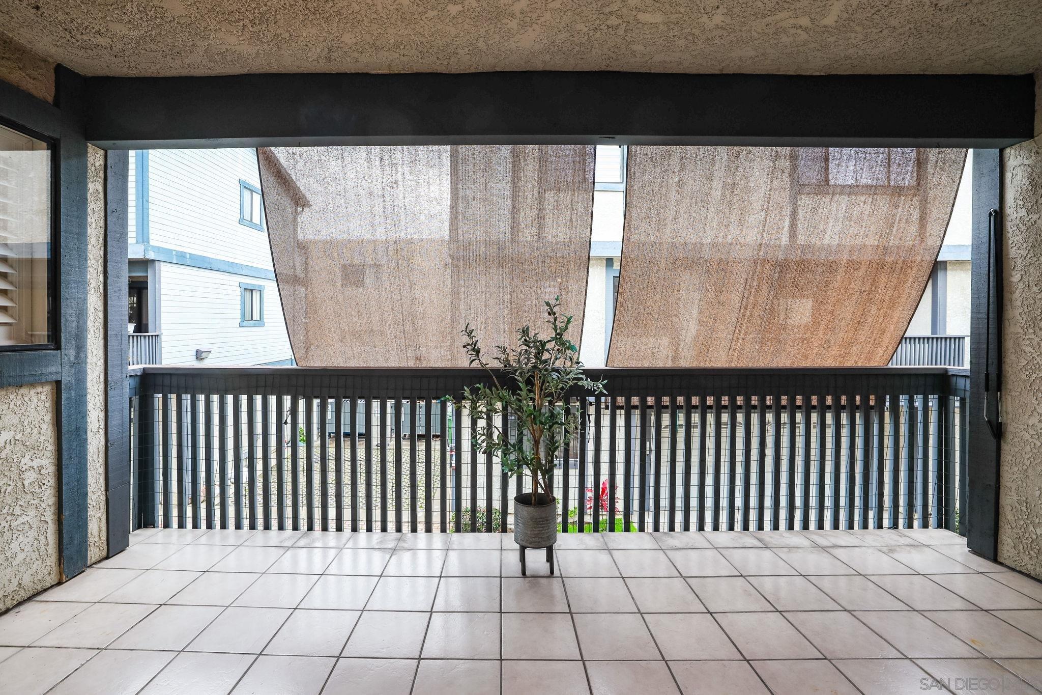 Detail Gallery Image 5 of 27 For 14927  Condon Ave  #9,  Lawndale,  CA 90260 - 3 Beds | 2/1 Baths