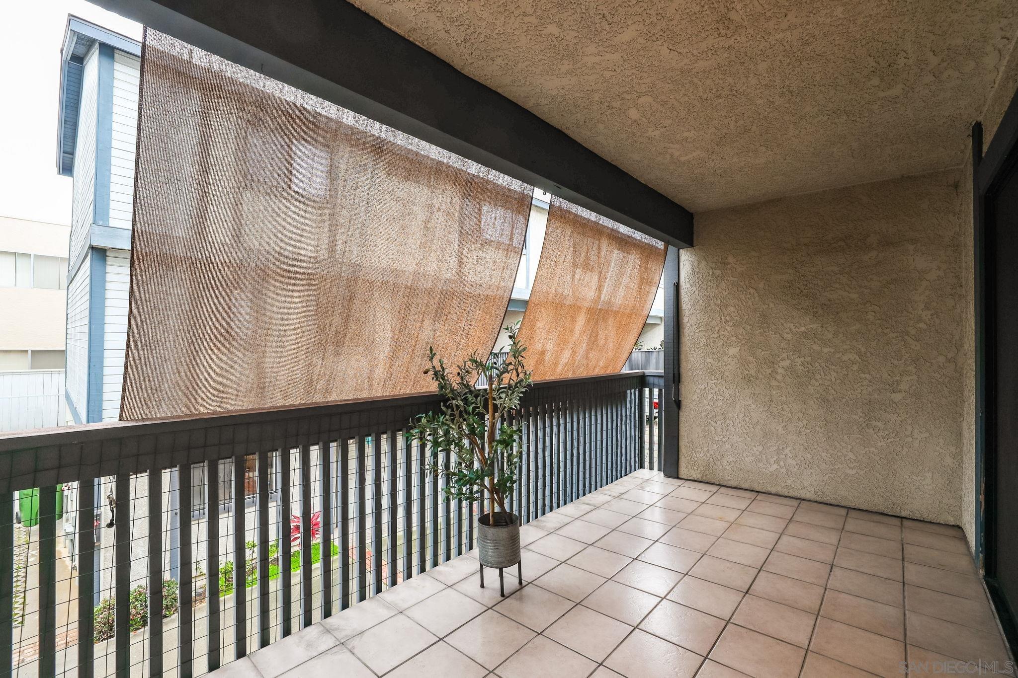 Detail Gallery Image 6 of 27 For 14927  Condon Ave  #9,  Lawndale,  CA 90260 - 3 Beds | 2/1 Baths