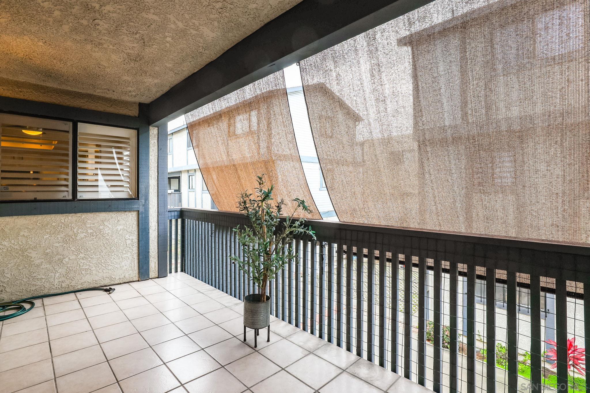 Detail Gallery Image 7 of 27 For 14927  Condon Ave  #9,  Lawndale,  CA 90260 - 3 Beds | 2/1 Baths