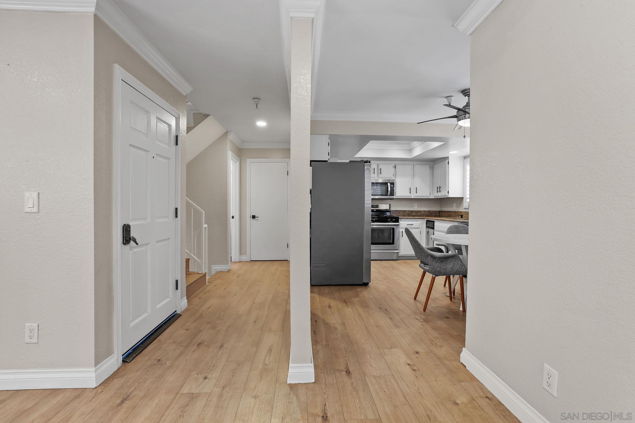 Detail Gallery Image 8 of 27 For 14927  Condon Ave  #9,  Lawndale,  CA 90260 - 3 Beds | 2/1 Baths