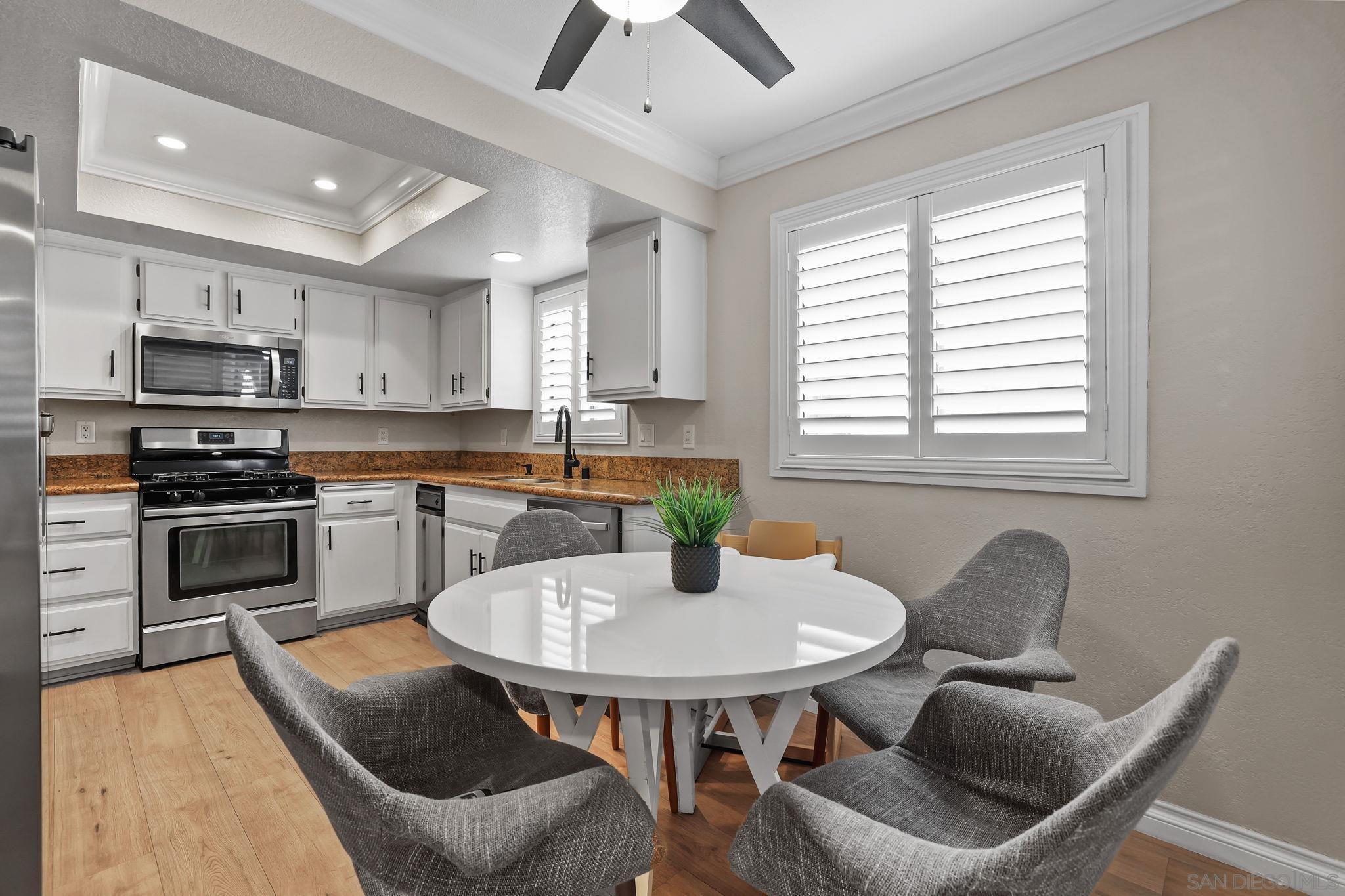 Detail Gallery Image 9 of 27 For 14927  Condon Ave  #9,  Lawndale,  CA 90260 - 3 Beds | 2/1 Baths