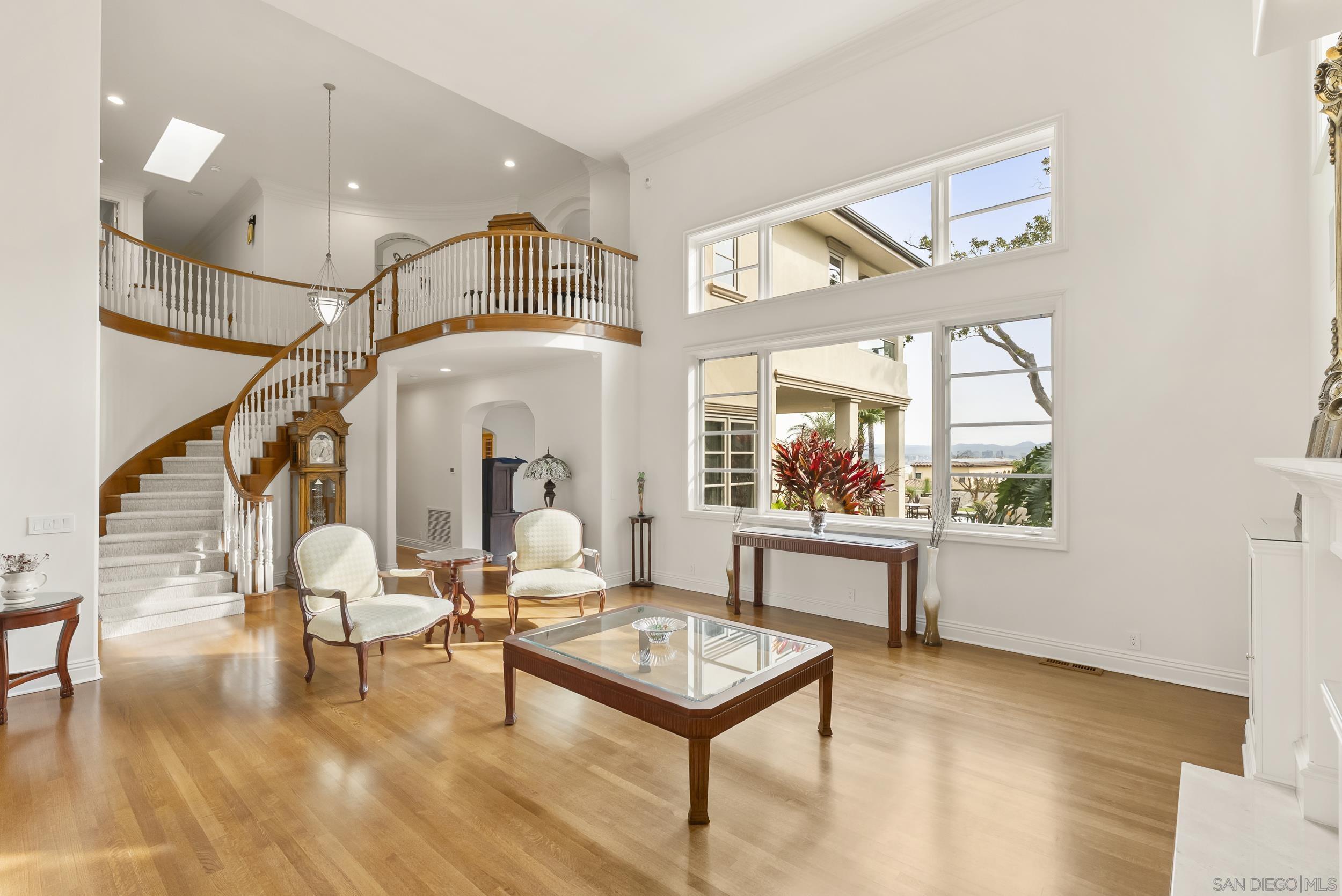 Detail Gallery Image 11 of 62 For 617  Gage Drive, San Diego,  CA 92106 - 6 Beds | 5/1 Baths