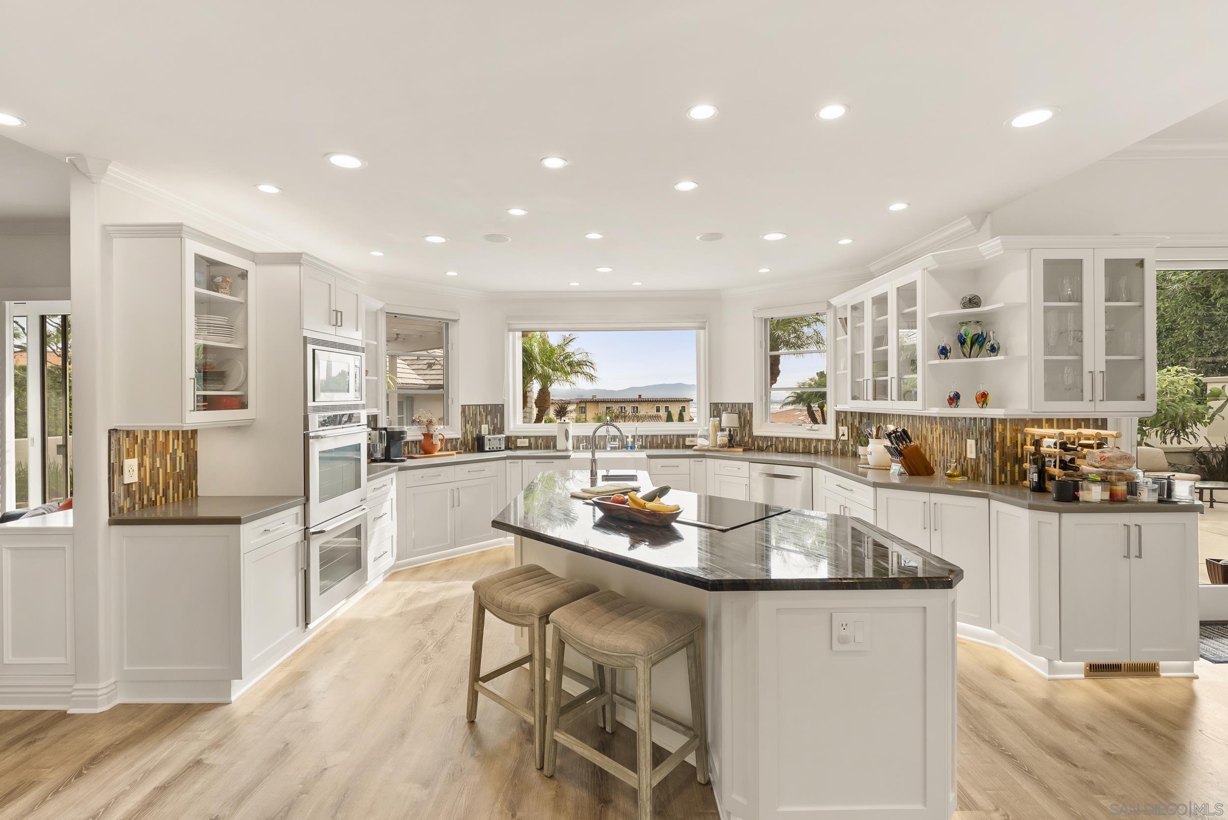 Detail Gallery Image 13 of 62 For 617  Gage Drive, San Diego,  CA 92106 - 6 Beds | 5/1 Baths