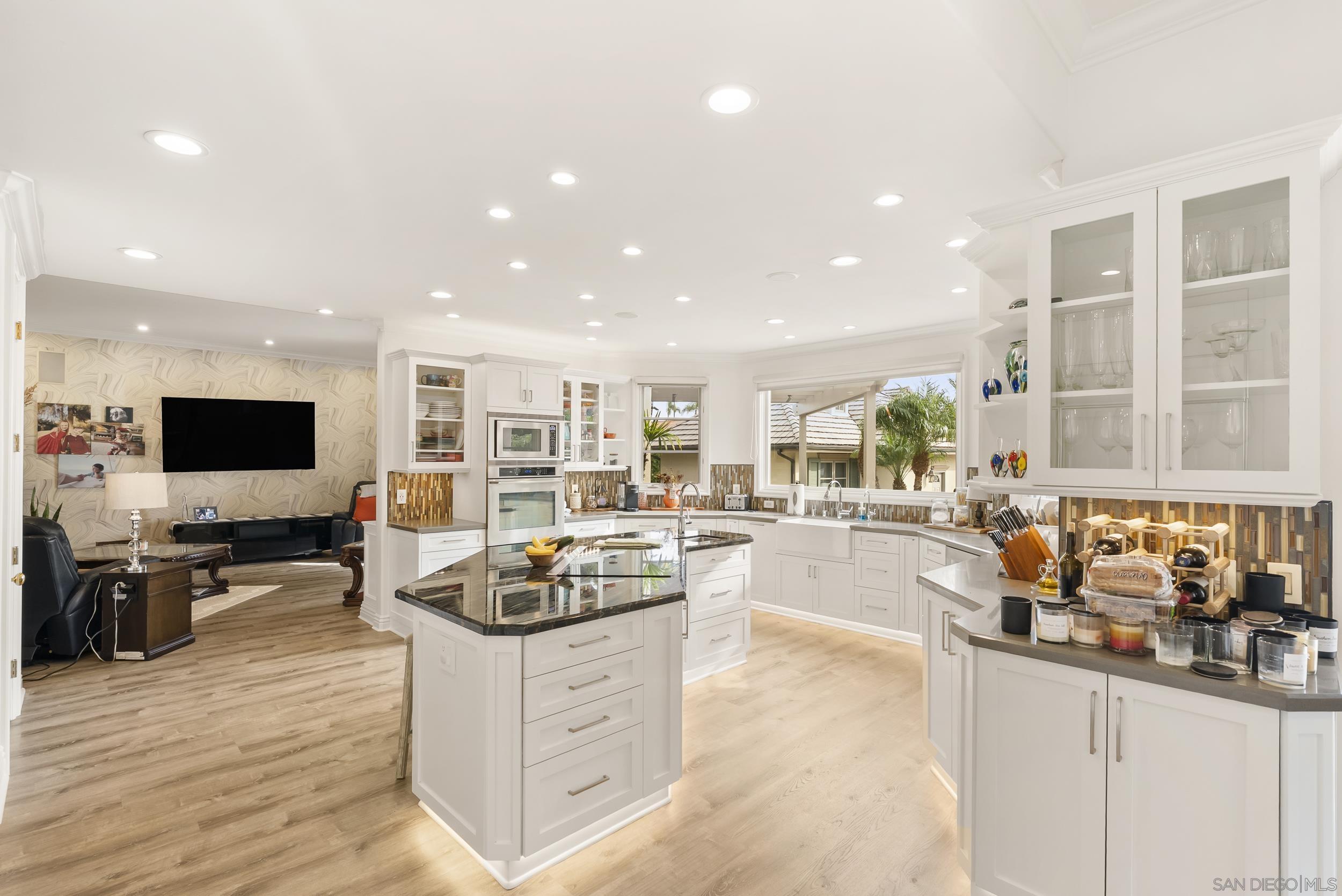 Detail Gallery Image 14 of 62 For 617  Gage Drive, San Diego,  CA 92106 - 6 Beds | 5/1 Baths