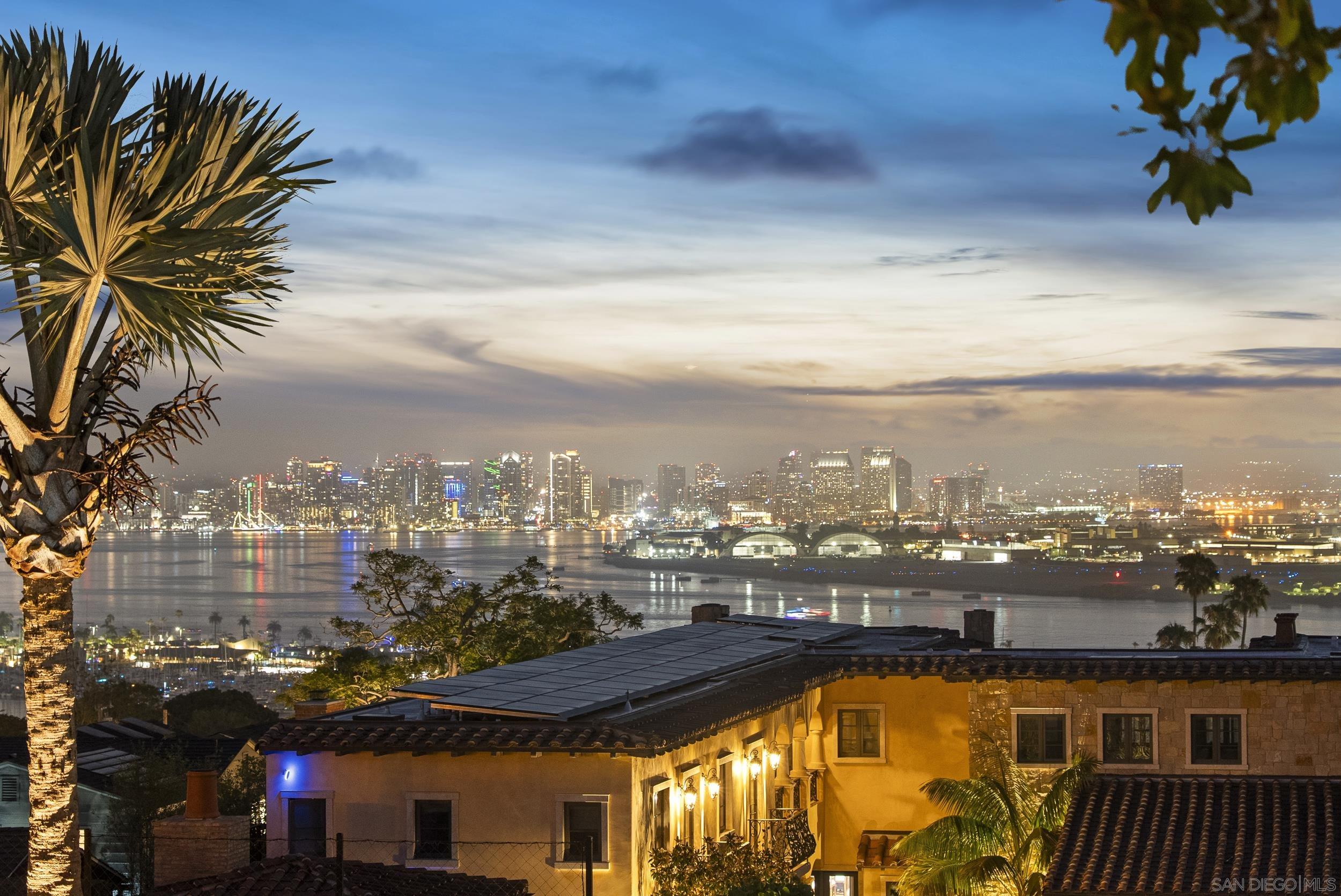 Detail Gallery Image 6 of 62 For 617  Gage Drive, San Diego,  CA 92106 - 6 Beds | 5/1 Baths