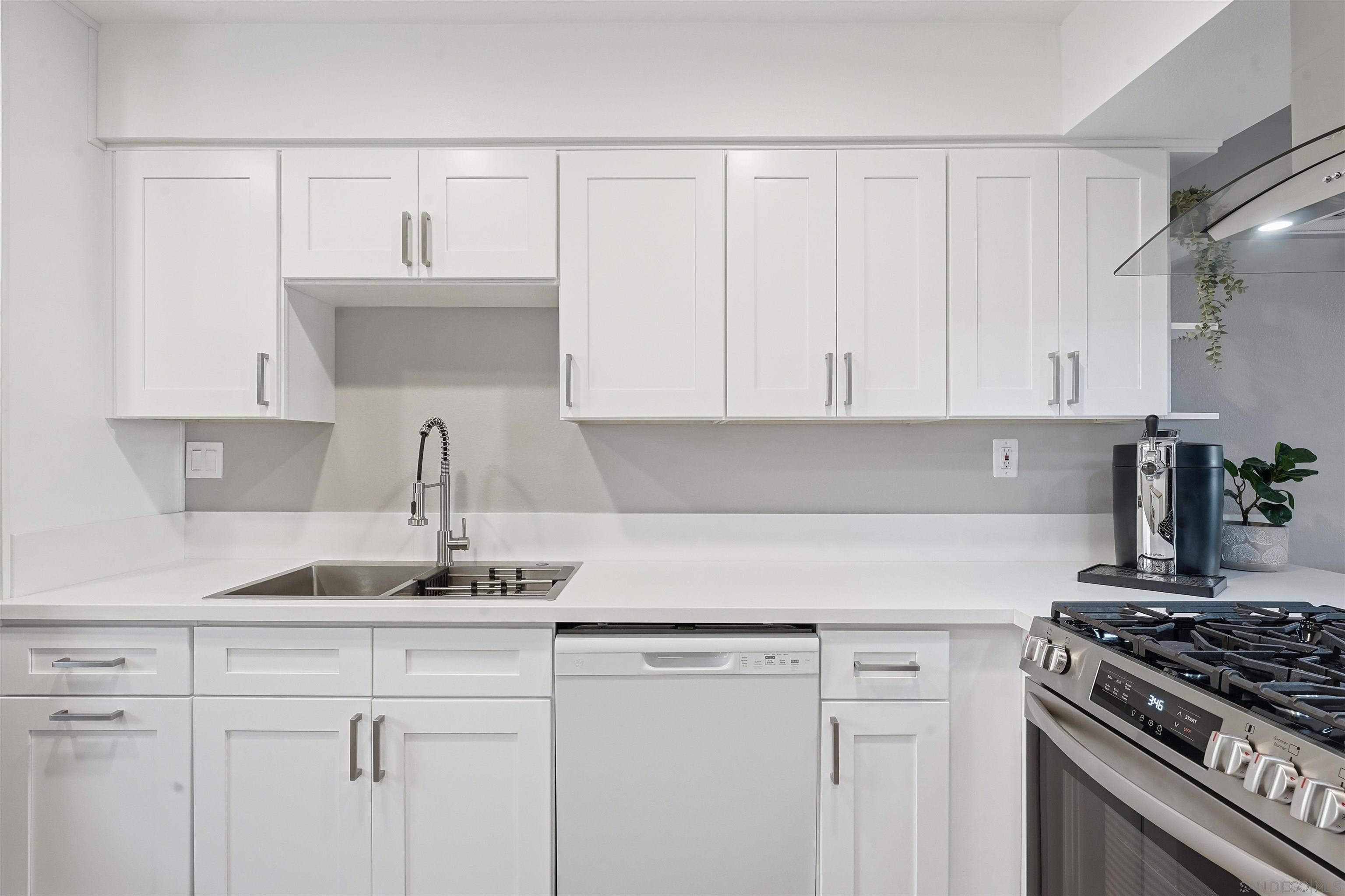 Detail Gallery Image 11 of 36 For 6795  Alvarado Rd  #3,  San Diego,  CA 92120 - 3 Beds | 2/1 Baths