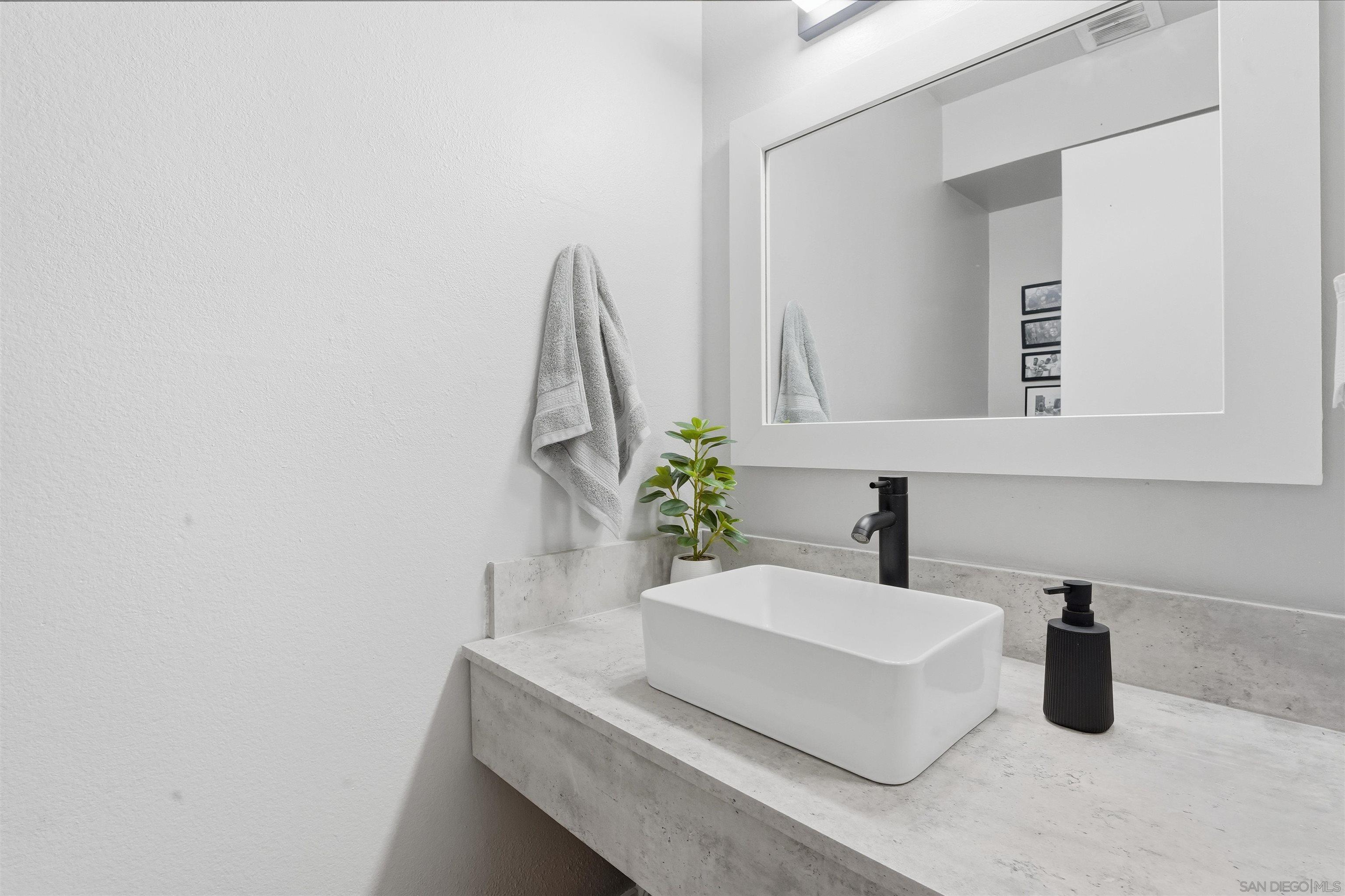 Detail Gallery Image 20 of 36 For 6795  Alvarado Rd  #3,  San Diego,  CA 92120 - 3 Beds | 2/1 Baths