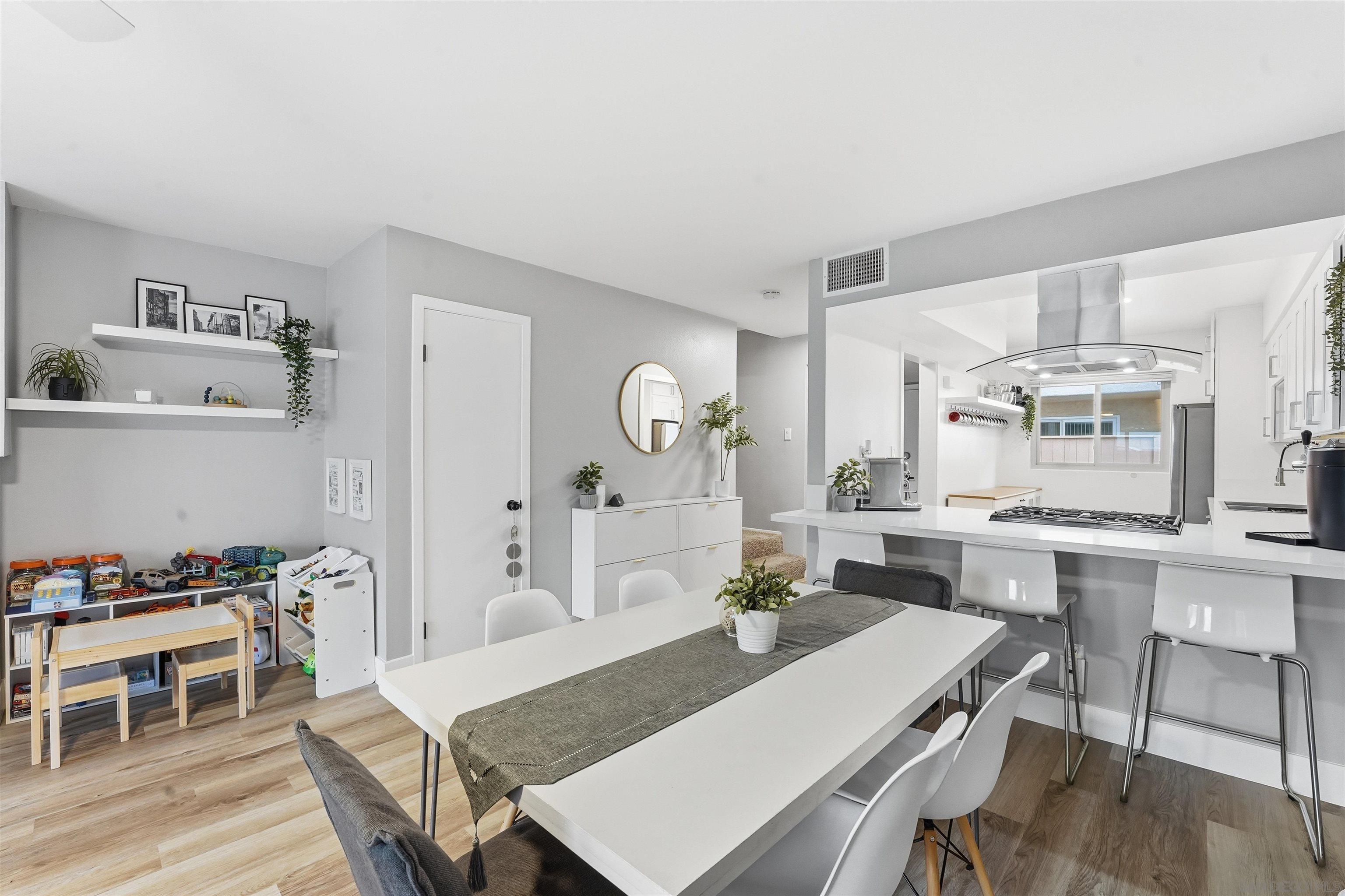 Detail Gallery Image 9 of 36 For 6795  Alvarado Rd  #3,  San Diego,  CA 92120 - 3 Beds | 2/1 Baths