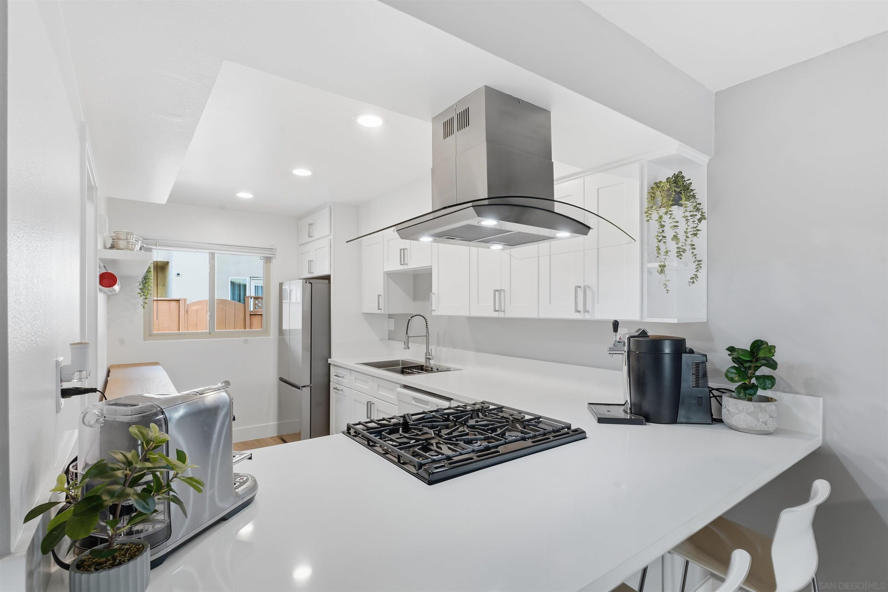 Detail Gallery Image 10 of 36 For 6795  Alvarado Rd  #3,  San Diego,  CA 92120 - 3 Beds | 2/1 Baths