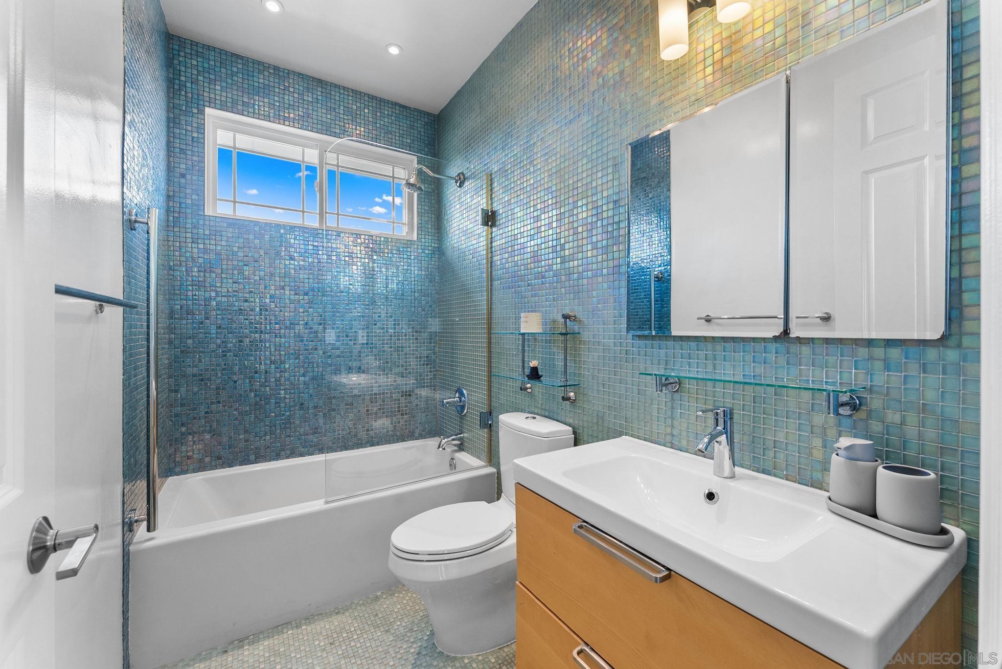 Detail Gallery Image 33 of 55 For 1550  Morenci St, San Diego,  CA 92110 - 5 Beds | 4 Baths