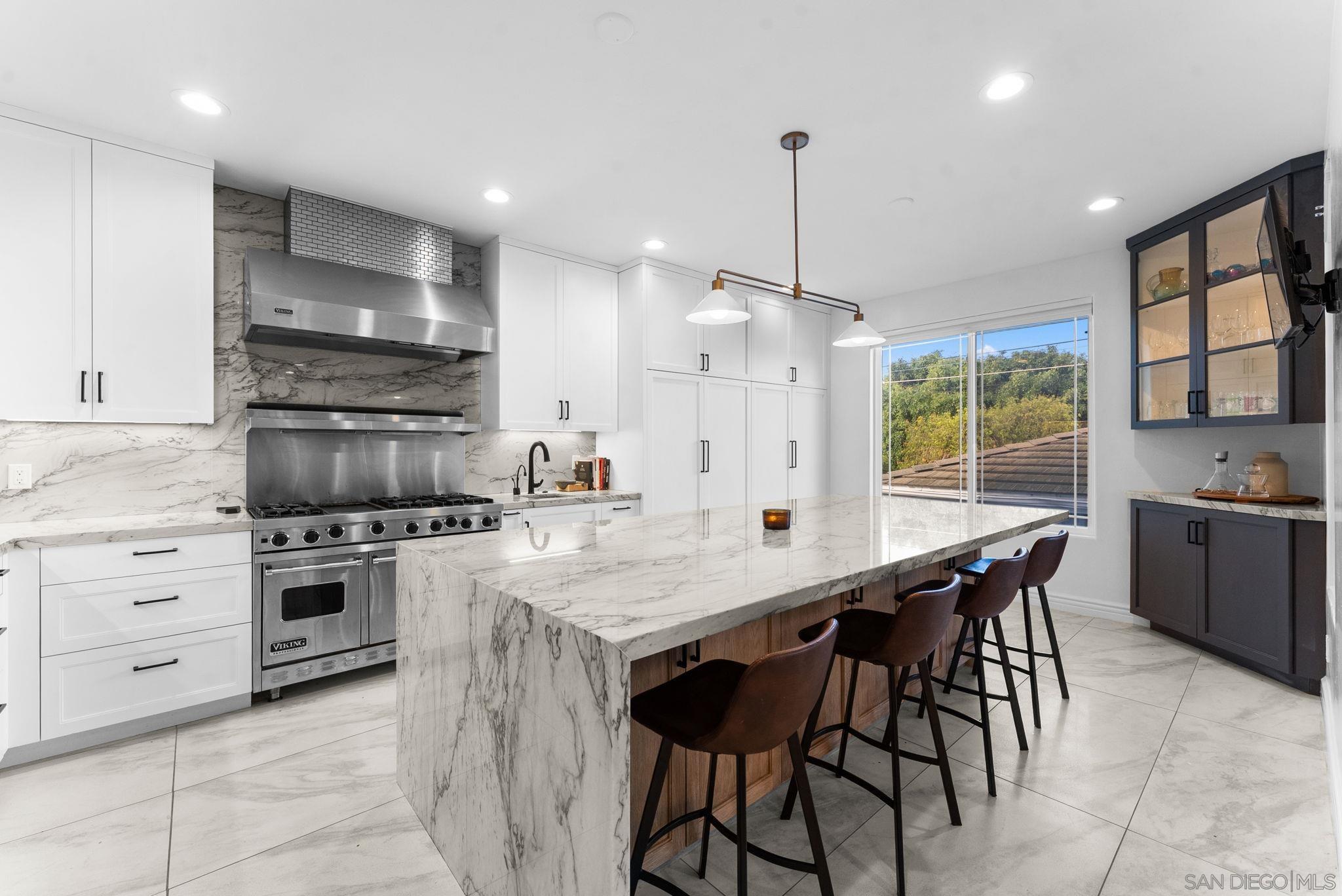 Detail Gallery Image 7 of 55 For 1550  Morenci St, San Diego,  CA 92110 - 5 Beds | 4 Baths