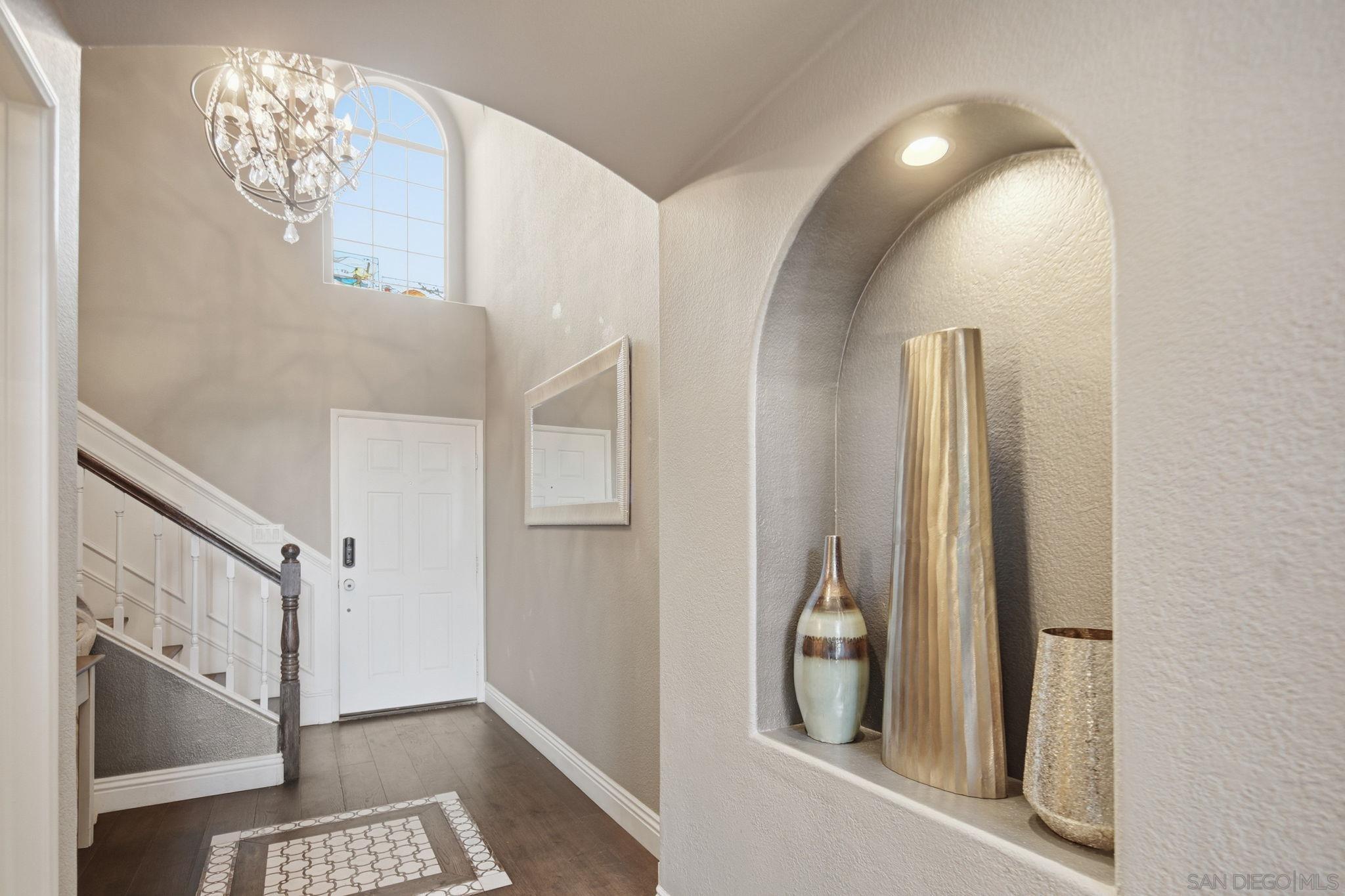 Detail Gallery Image 3 of 29 For 1866  Matin Cir  #111,  San Marcos,  CA 92069 - 4 Beds | 2/1 Baths
