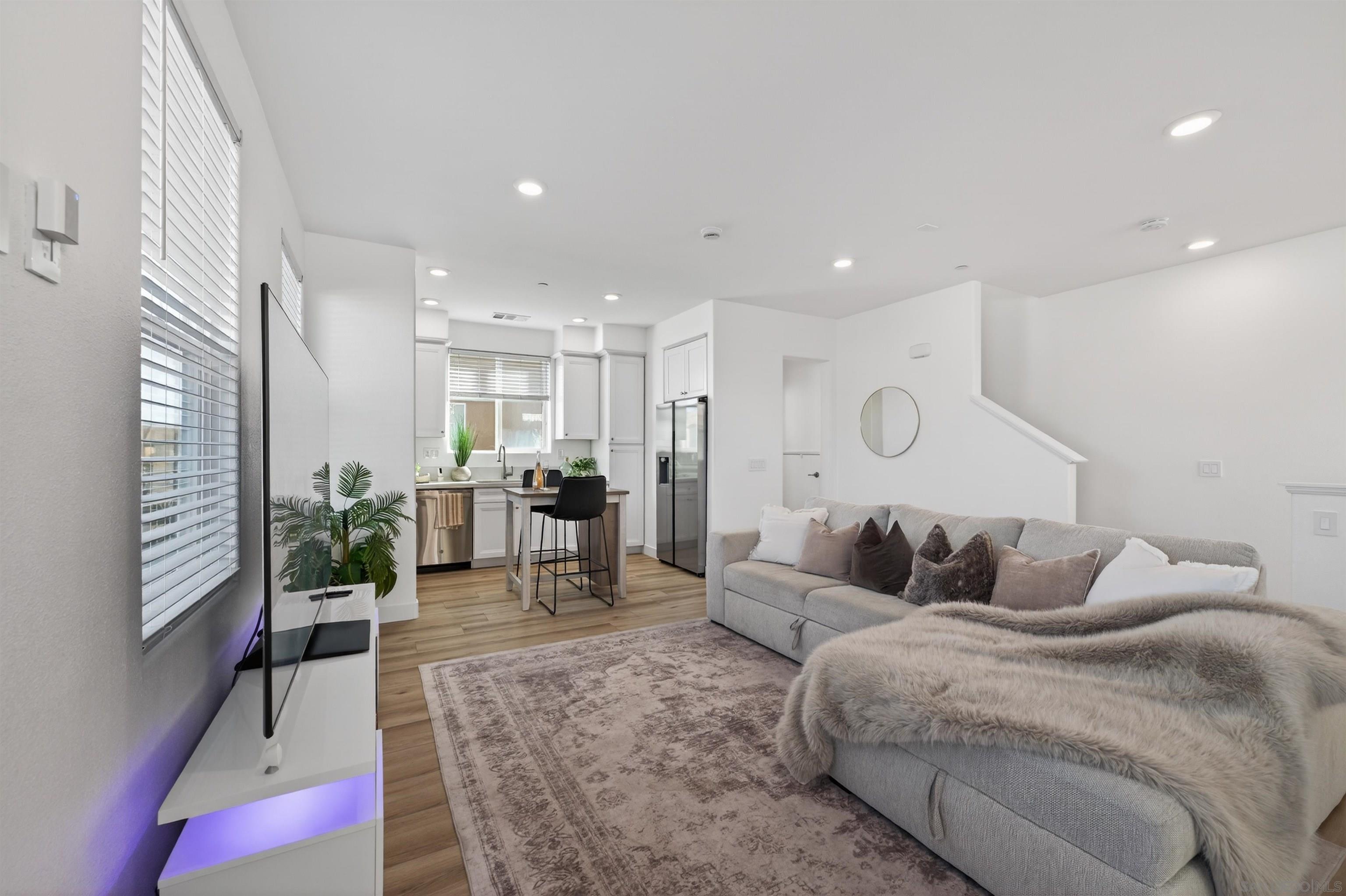 Front Image Thumbnail for SD2600705