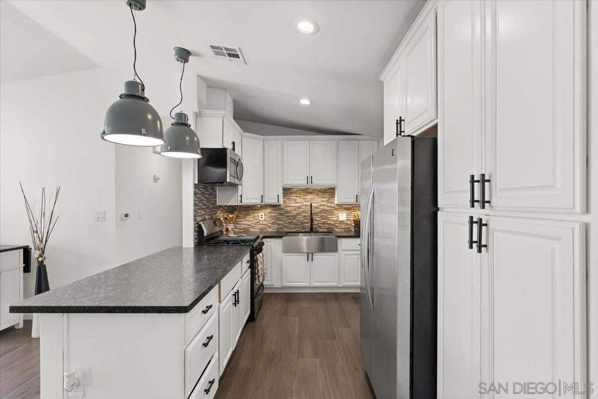 Detail Gallery Image 13 of 37 For 342  Billow Drive, San Diego,  CA 92114 - 4 Beds | 2 Baths