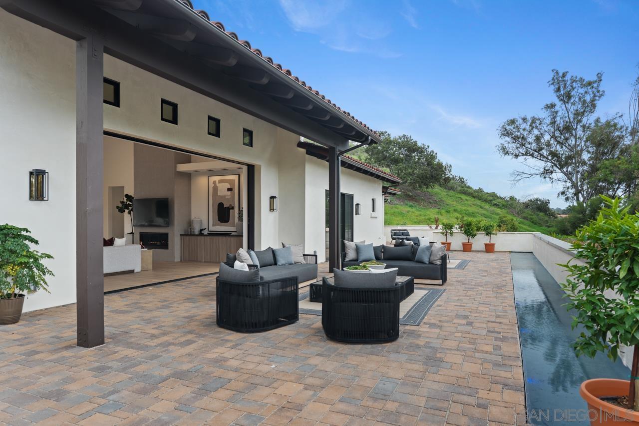 Detail Gallery Image 11 of 75 For 5758  Las Palomas, Rancho Santa Fe,  CA 92067 - 5 Beds | 5/2 Baths