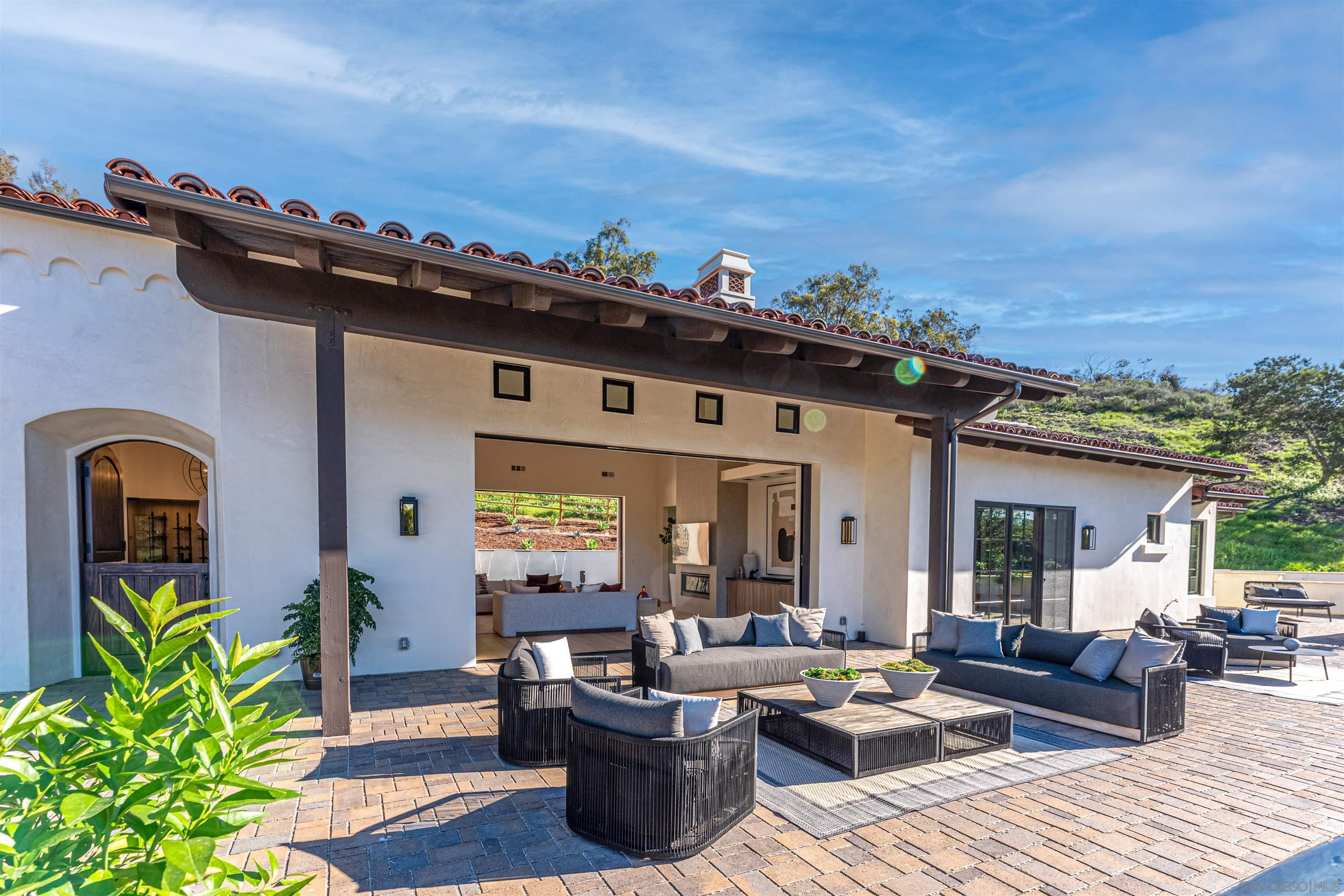 Detail Gallery Image 13 of 74 For 5758  Las Palomas, Rancho Santa Fe,  CA 92067 - 5 Beds | 5/2 Baths