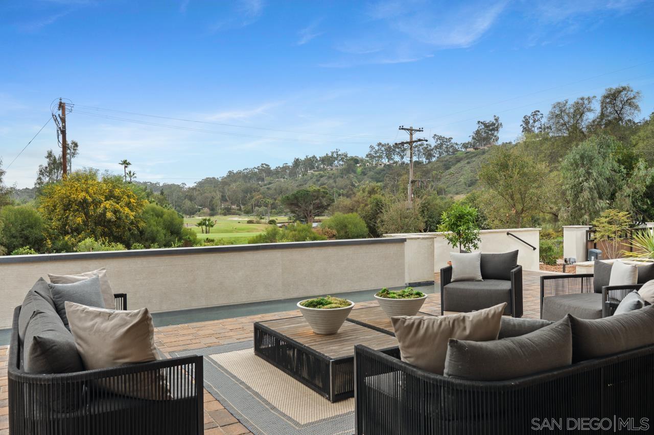 Detail Gallery Image 14 of 75 For 5758  Las Palomas, Rancho Santa Fe,  CA 92067 - 5 Beds | 5/2 Baths