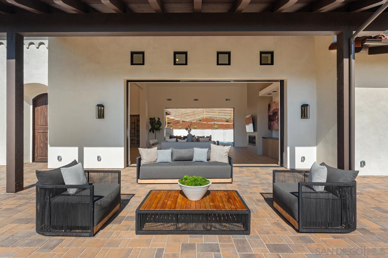 Detail Gallery Image 15 of 74 For 5758  Las Palomas, Rancho Santa Fe,  CA 92067 - 5 Beds | 5/2 Baths