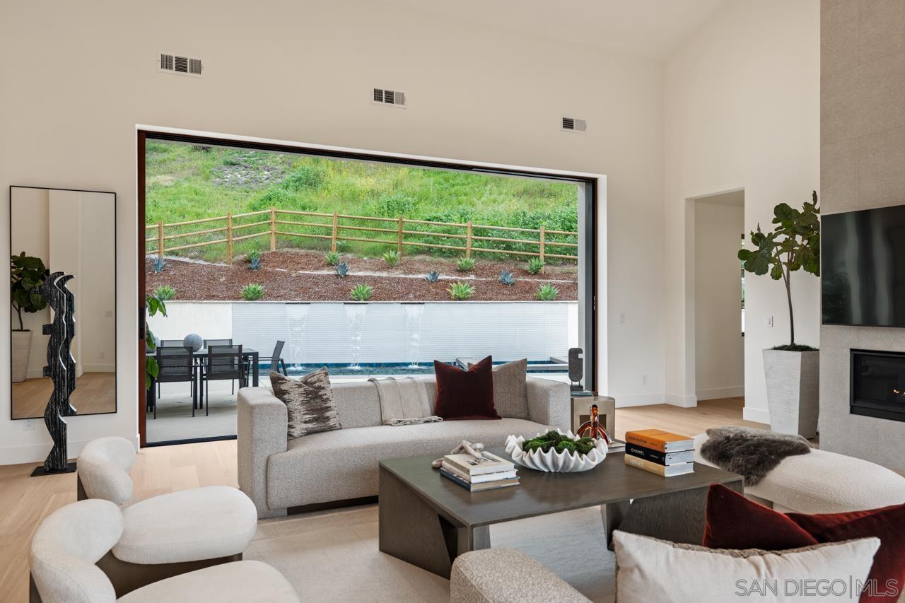 Detail Gallery Image 20 of 75 For 5758  Las Palomas, Rancho Santa Fe,  CA 92067 - 5 Beds | 5/2 Baths