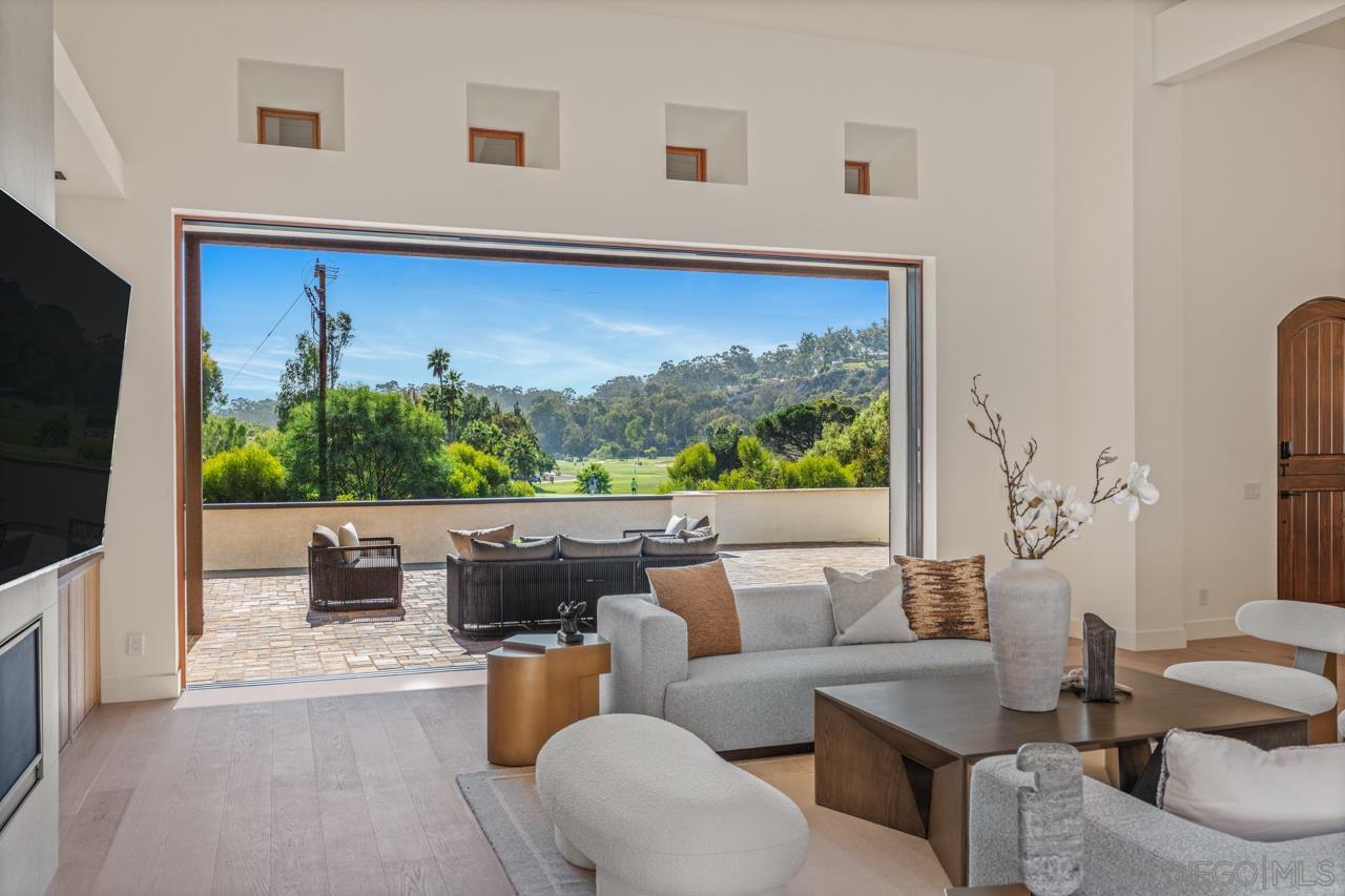 Detail Gallery Image 22 of 74 For 5758  Las Palomas, Rancho Santa Fe,  CA 92067 - 5 Beds | 5/2 Baths