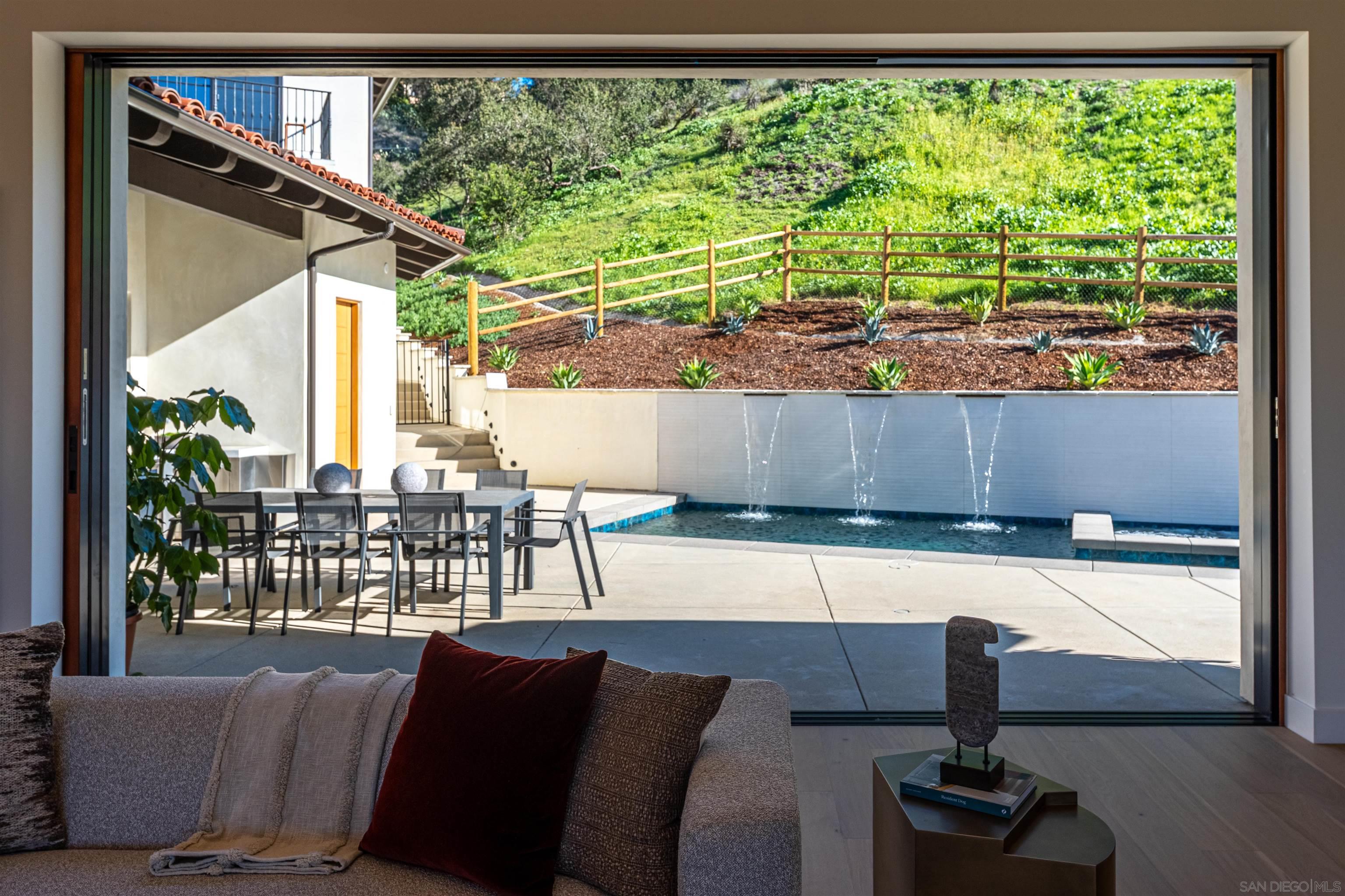 Detail Gallery Image 23 of 74 For 5758  Las Palomas, Rancho Santa Fe,  CA 92067 - 5 Beds | 5/2 Baths