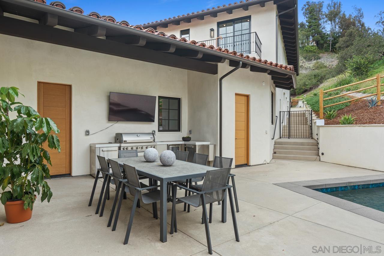 Detail Gallery Image 29 of 75 For 5758  Las Palomas, Rancho Santa Fe,  CA 92067 - 5 Beds | 5/2 Baths