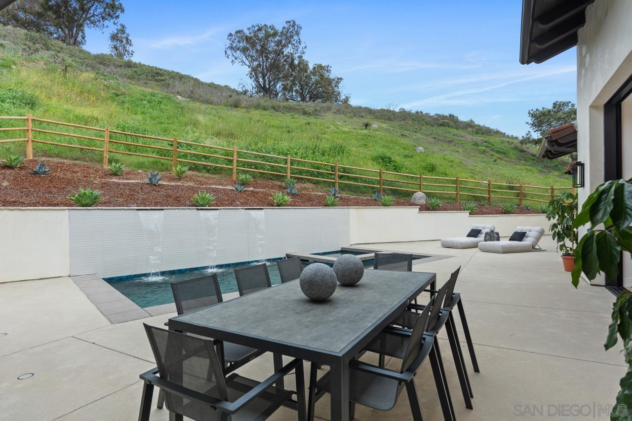 Detail Gallery Image 32 of 75 For 5758  Las Palomas, Rancho Santa Fe,  CA 92067 - 5 Beds | 5/2 Baths