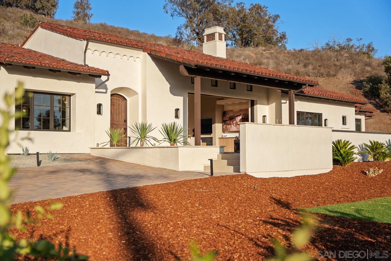 Detail Gallery Image 5 of 74 For 5758  Las Palomas, Rancho Santa Fe,  CA 92067 - 5 Beds | 5/2 Baths