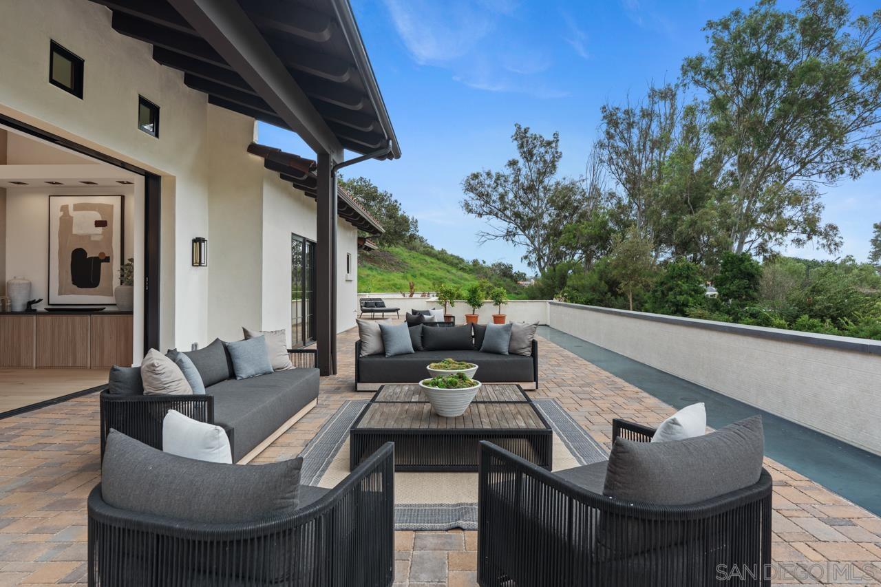 Detail Gallery Image 10 of 75 For 5758  Las Palomas, Rancho Santa Fe,  CA 92067 - 5 Beds | 5/2 Baths