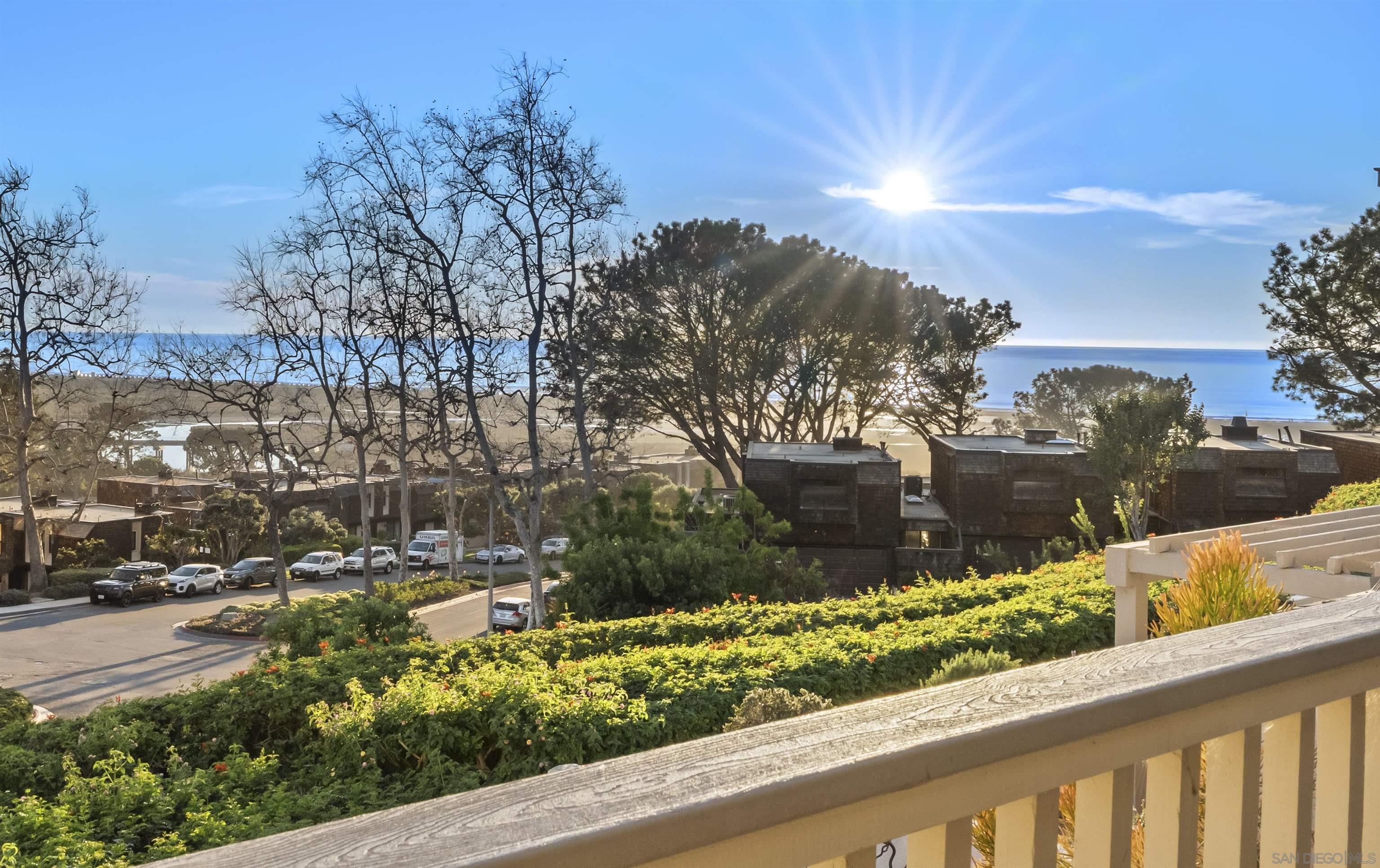 Detail Gallery Image 2 of 22 For 13024  Caminito Mar Villa, Del Mar,  CA 92014 - 2 Beds | 2/1 Baths