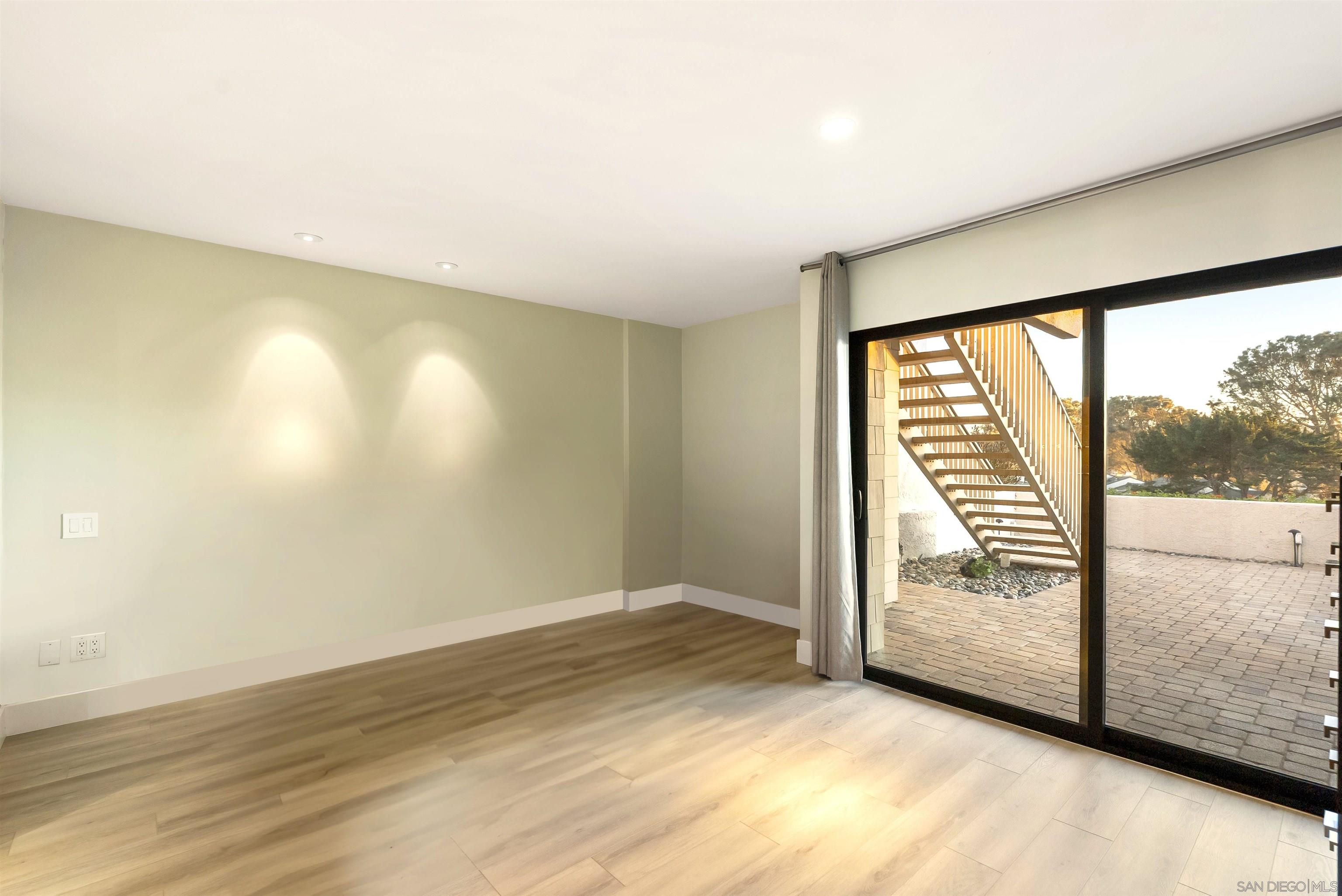 Detail Gallery Image 13 of 22 For 13024  Caminito Mar Villa, Del Mar,  CA 92014 - 2 Beds | 2/1 Baths